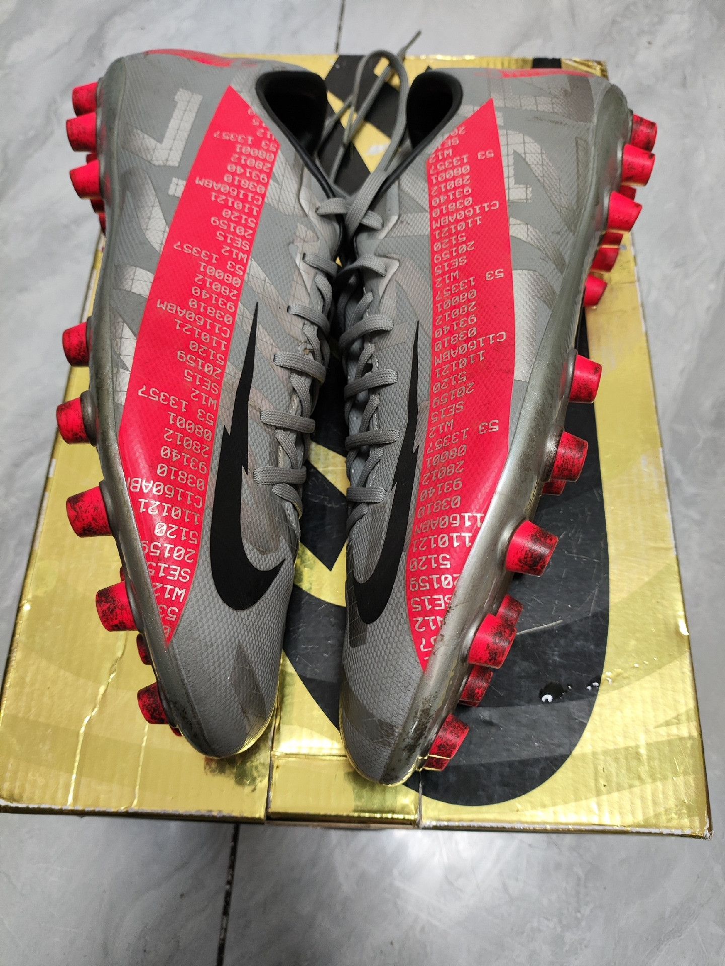 Nike Nike Football Gray Lowtop Sneakers 9.5 Men Size US 9.5 / EU 42-43 - 3 Thumbnail