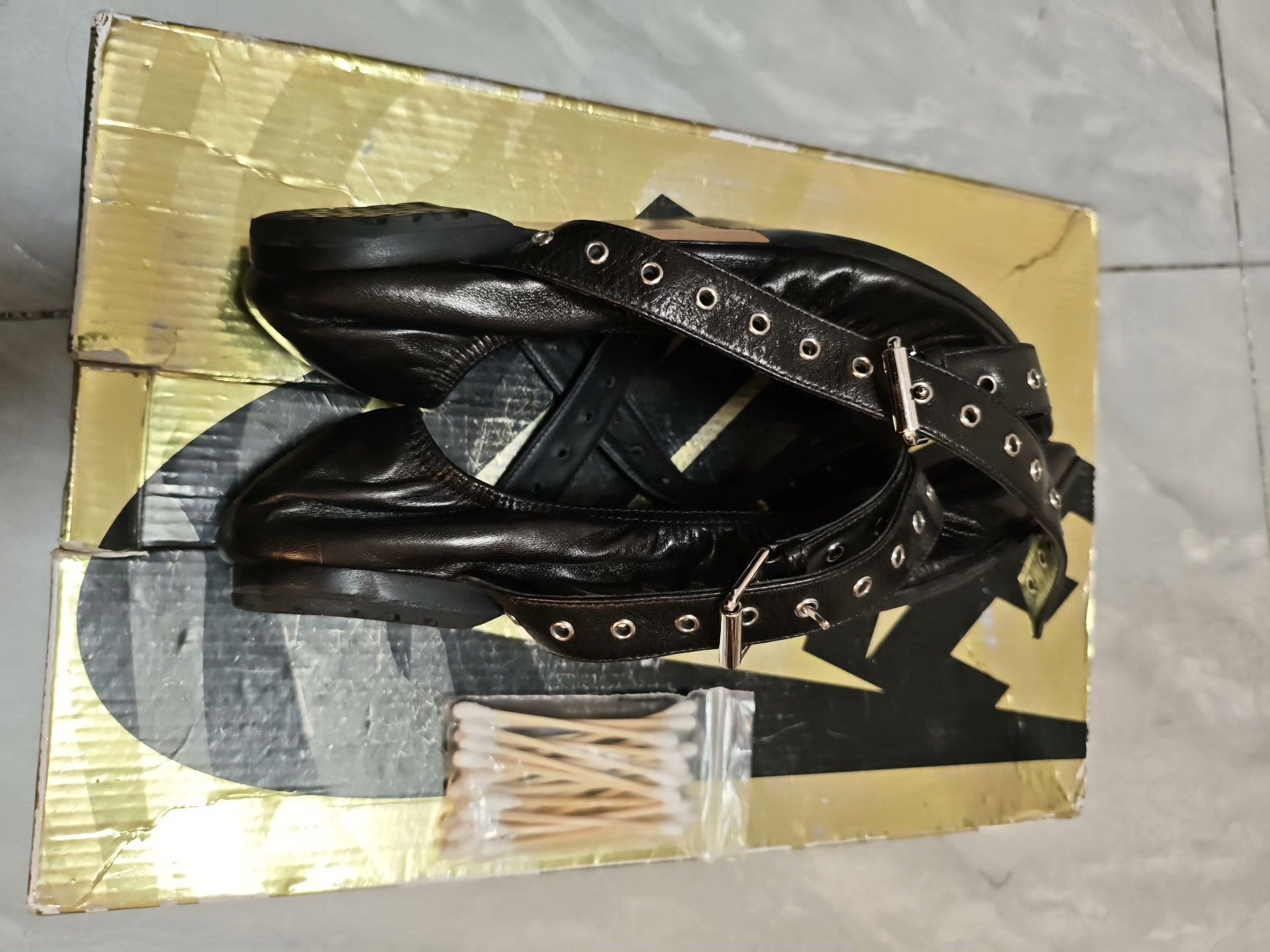 Valentino Valentino Leather Black Lowtop Sneakers us_7-5 Women Size US 7.5 / IT 37.5 - 4 Thumbnail
