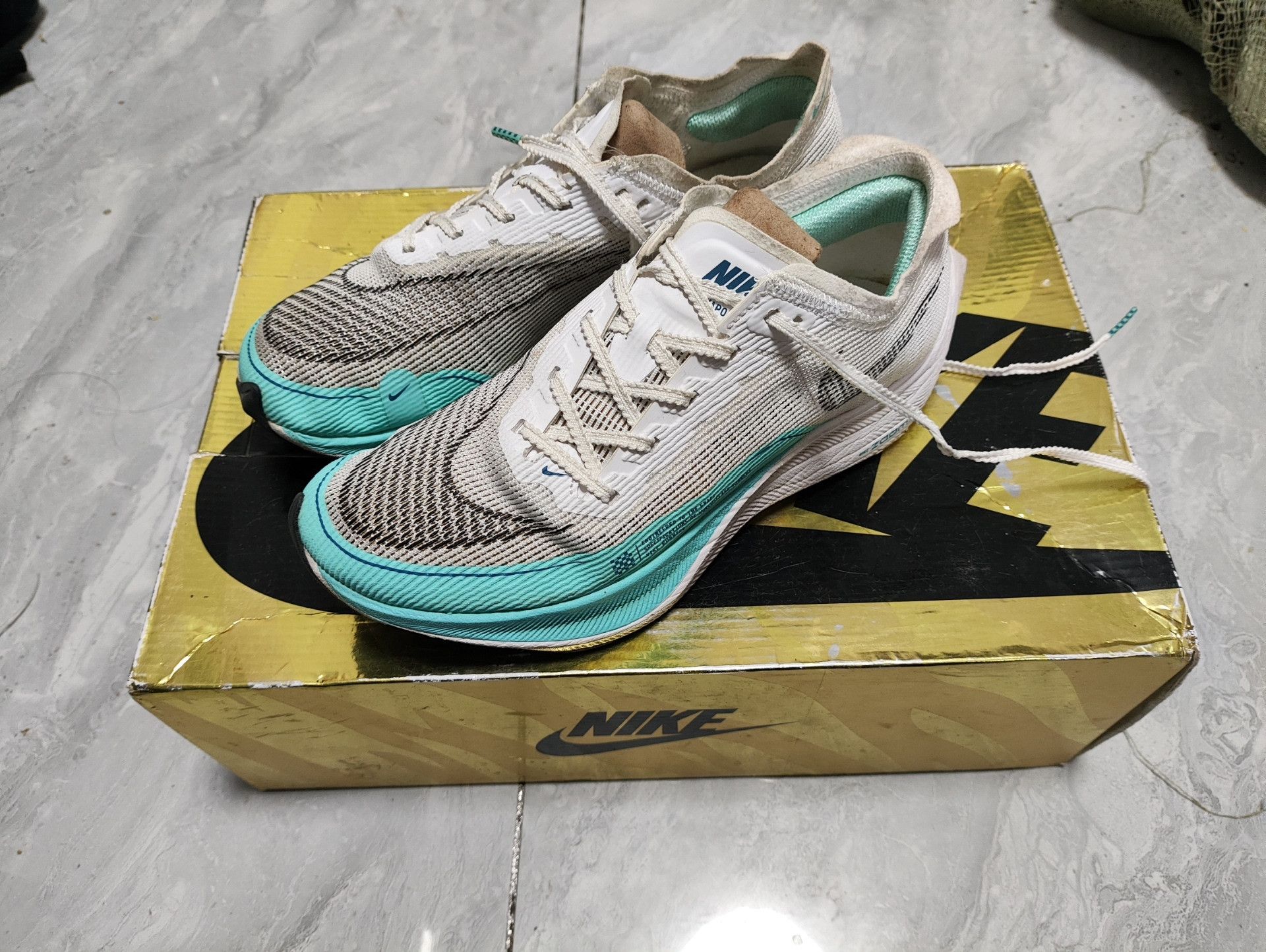 Nike Nike ZOOM White Lowtop Sneakers us_7-5 Women Size US 7.5 / IT 37.5 - 2 Thumbnail