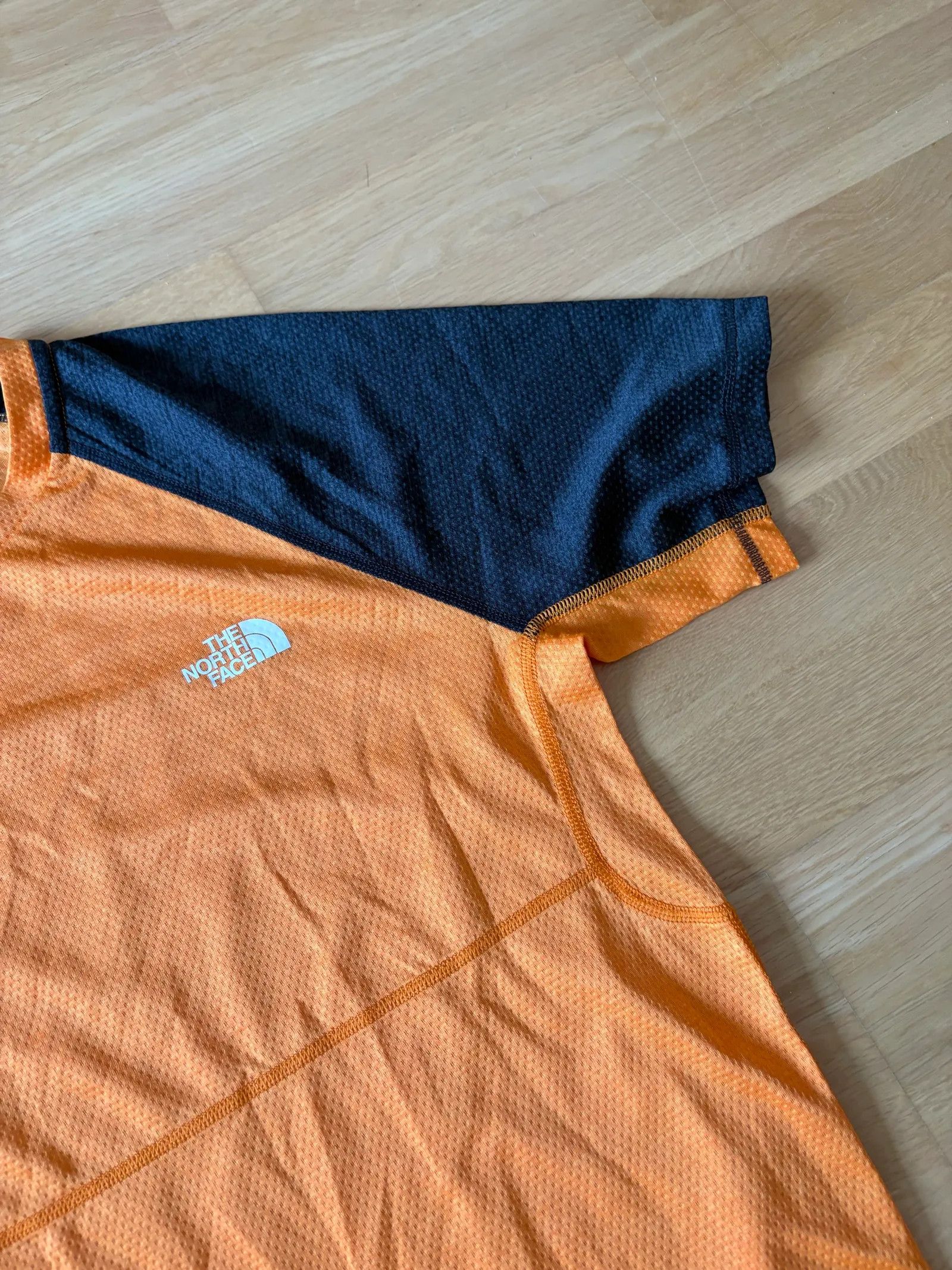 The North Face The North Face Short sleeve mesh tshirt Sweatshirt Size US S / EU 44-46 / 1 - 4 Thumbnail