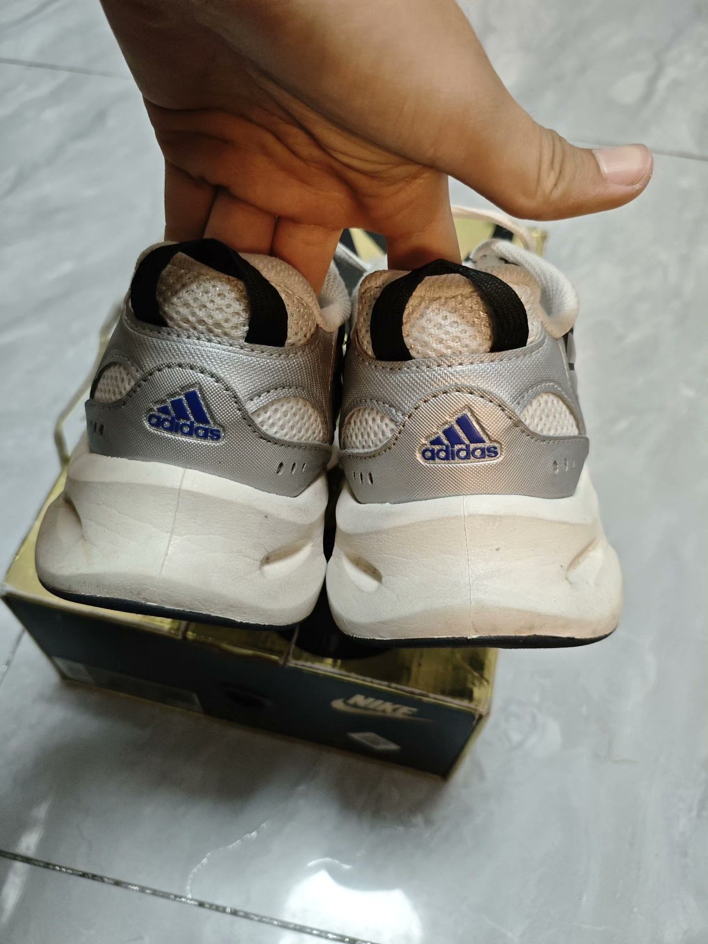 Adidas Adidas Silver Lowtop Sneakers 10 Men Size US 10 / EU 43 - 7 Thumbnail
