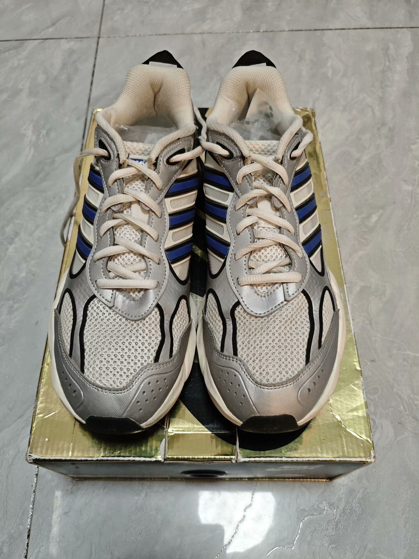 Adidas Adidas Silver Lowtop Sneakers 10 Men Size US 10 / EU 43 - 2 Thumbnail