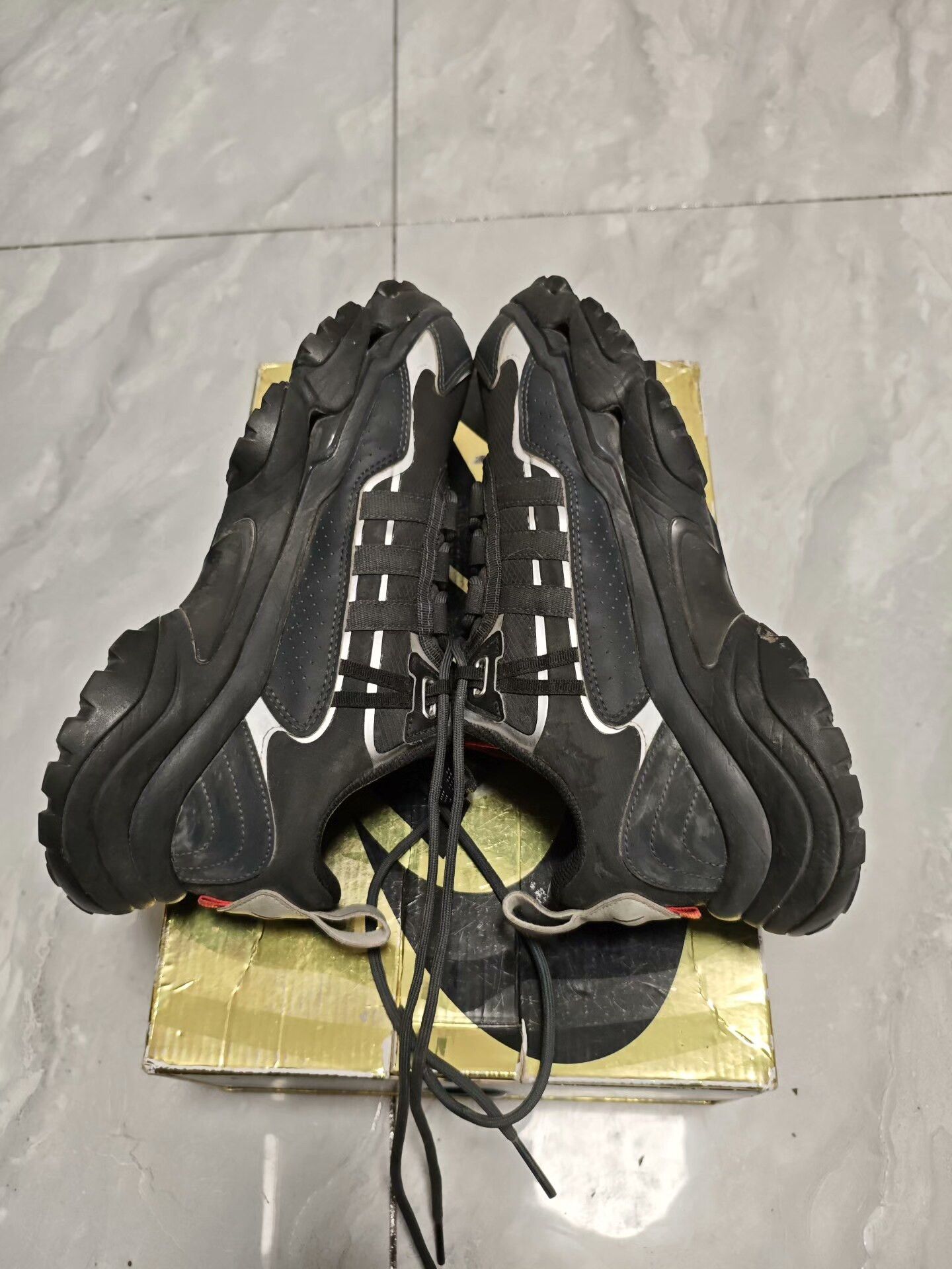 Adidas Adidas Black Lowtop Sneakers 10 Men Size US 10 / EU 43 - 4 Thumbnail