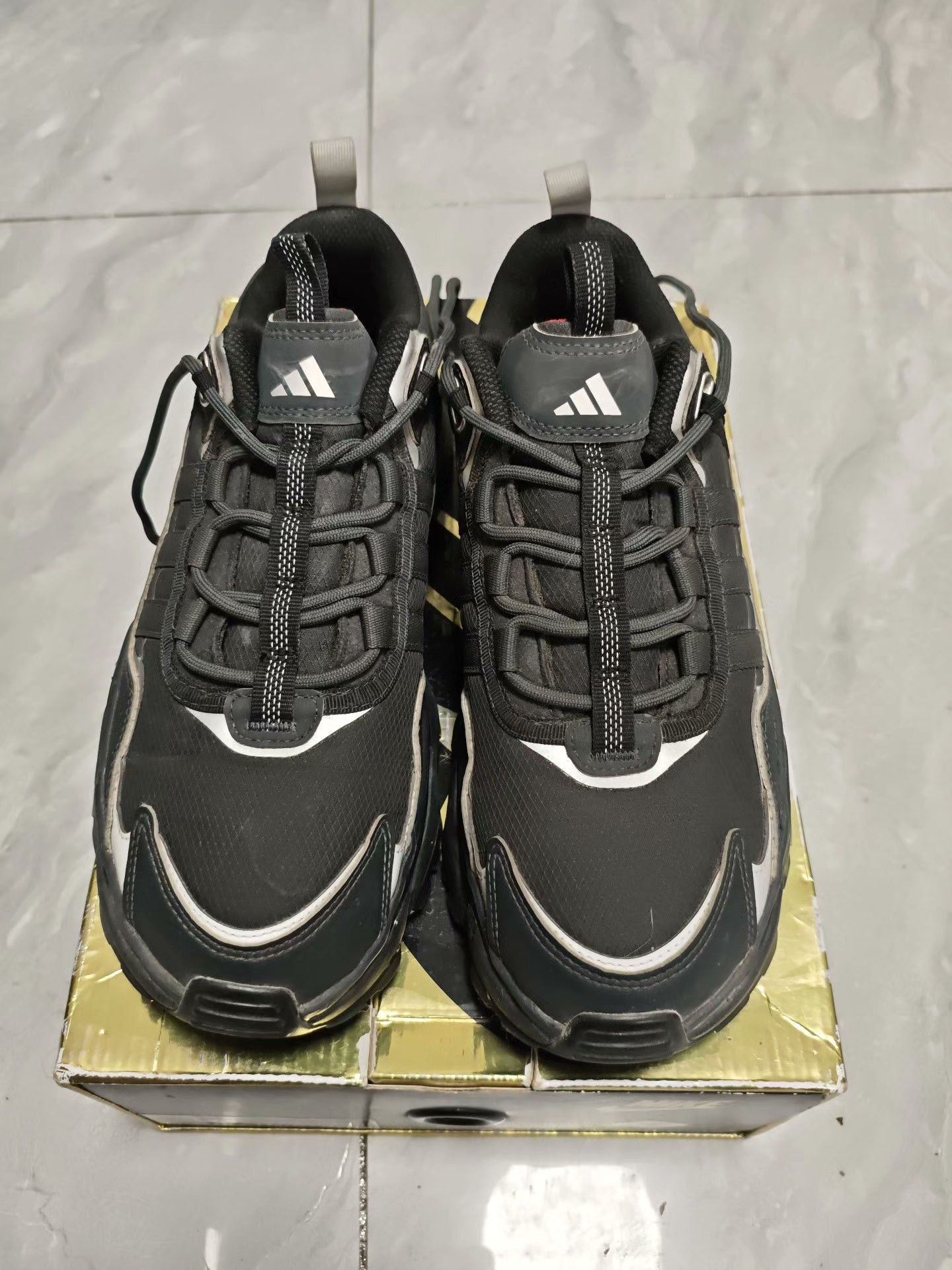 Adidas Adidas Black Lowtop Sneakers 10 Men Size US 10 / EU 43 - 2 Thumbnail