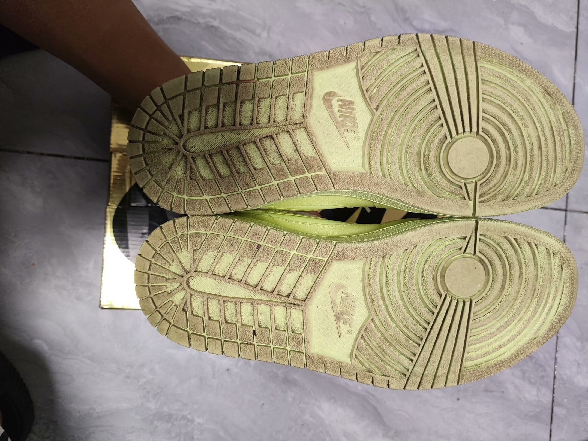 Nike Nike Green Lowtop Sneakers 6 Men Size US 6 / EU 39 - 7 Thumbnail
