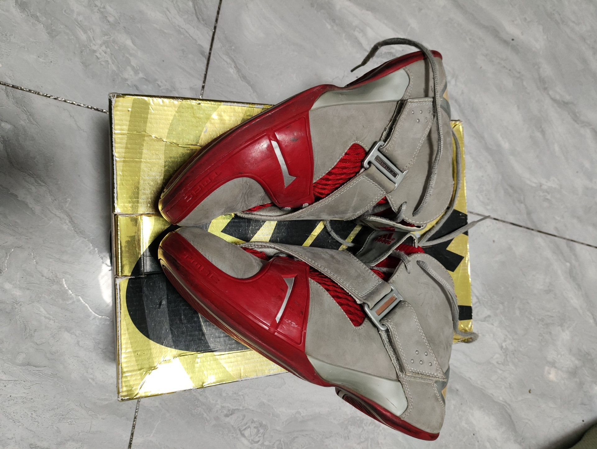 Adidas Adidas Basketball Gray Lowtop Sneakers 10 Men Size US 10 / EU 43 - 3 Thumbnail