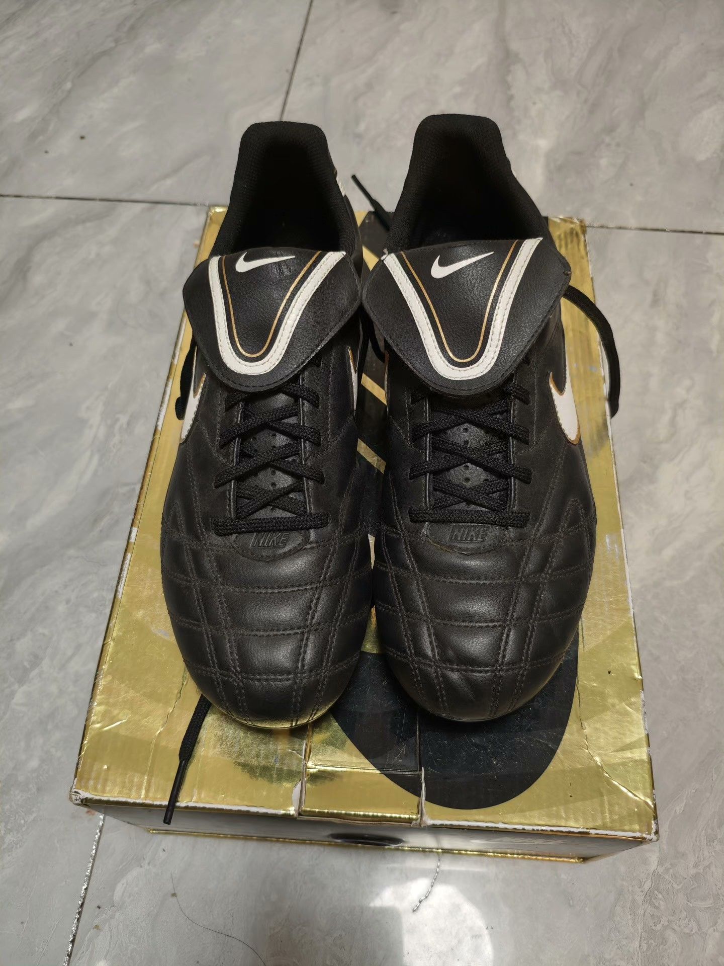 Nike Nike Black Lowtop Sneakers 9.5 Men Size US 9.5 / EU 42-43 - 2 Thumbnail