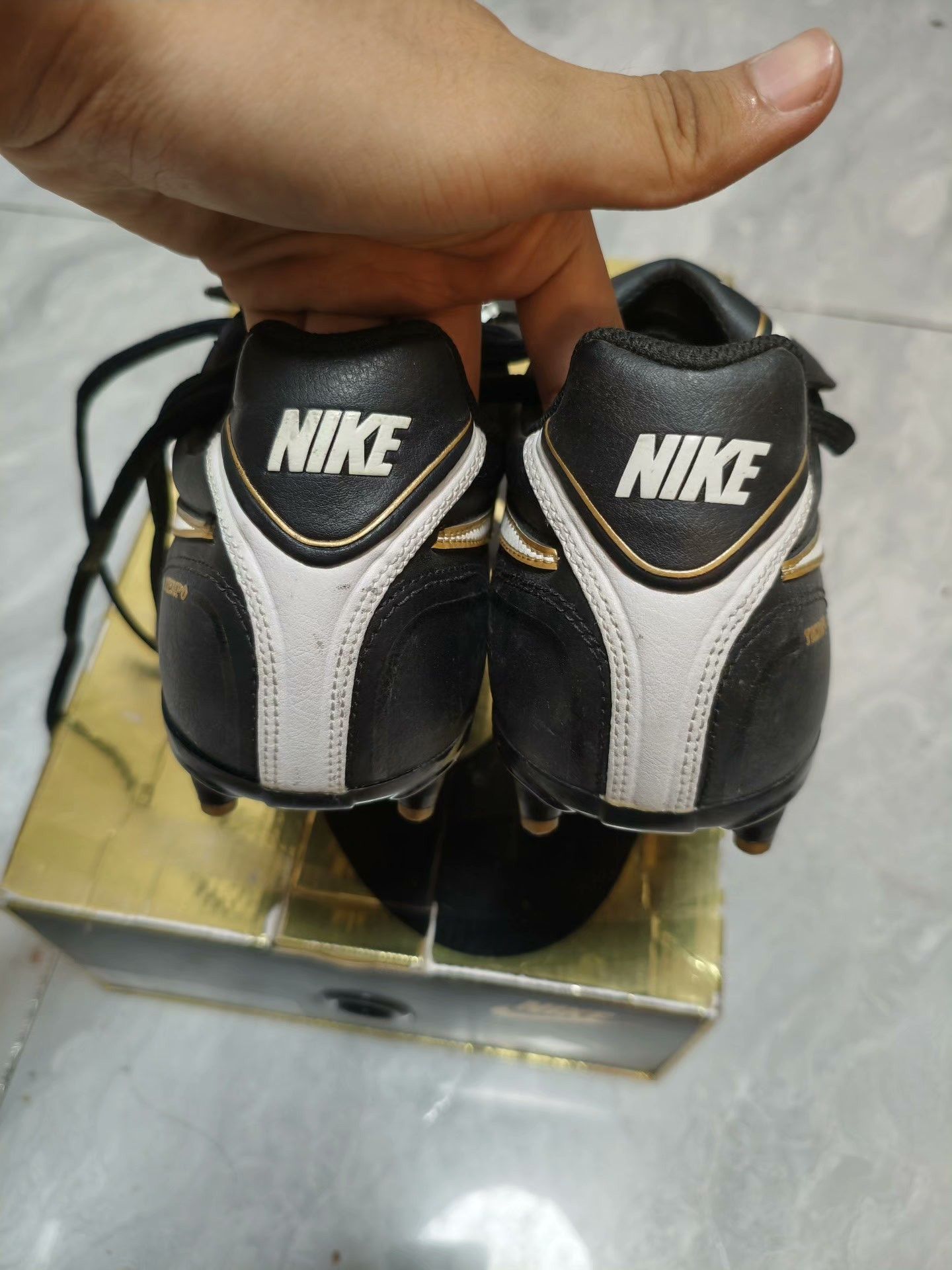 Nike Nike Black Lowtop Sneakers 9.5 Men Size US 9.5 / EU 42-43 - 7 Thumbnail