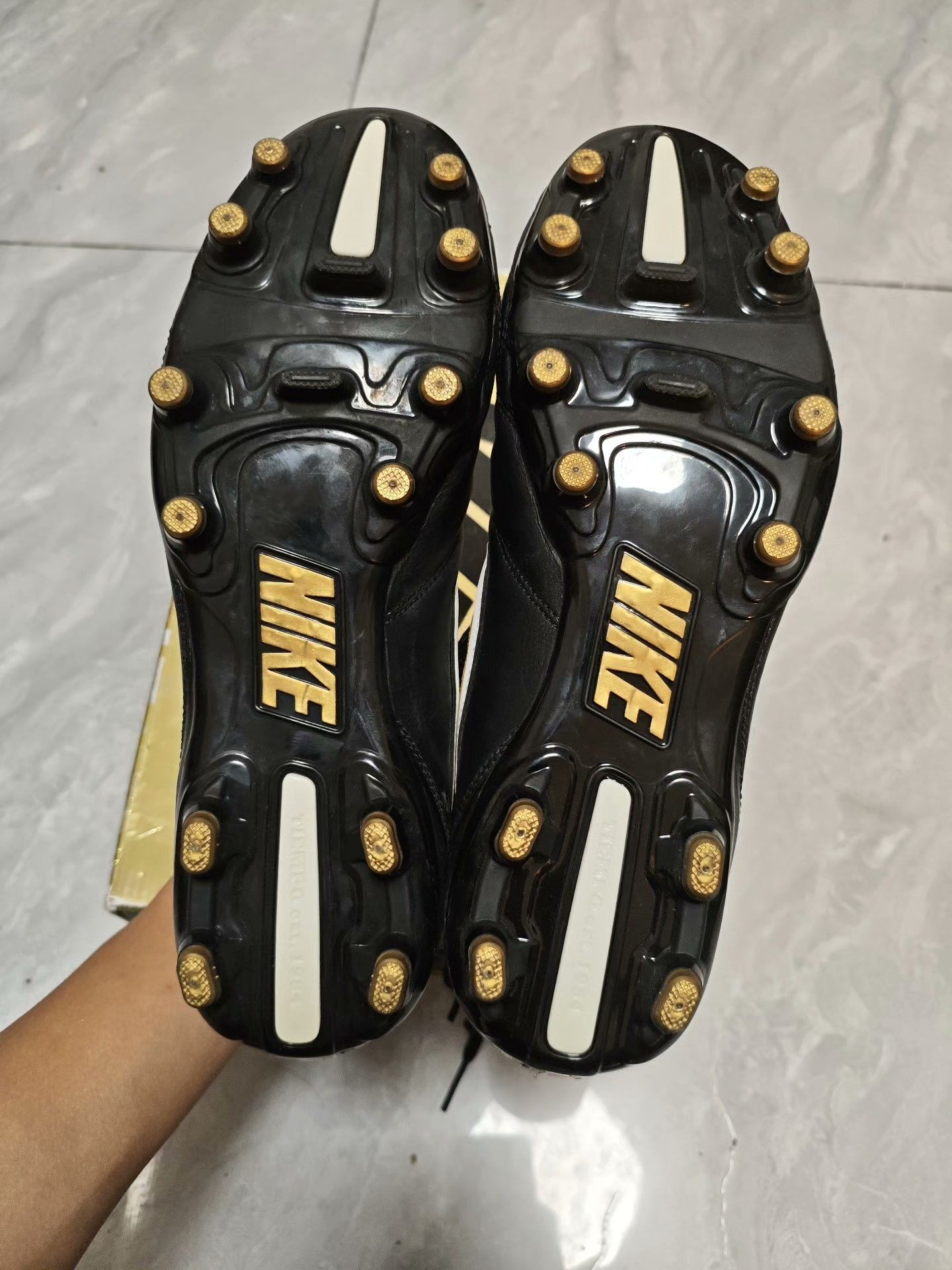 Nike Nike Black Lowtop Sneakers 9.5 Men Size US 9.5 / EU 42-43 - 5 Thumbnail