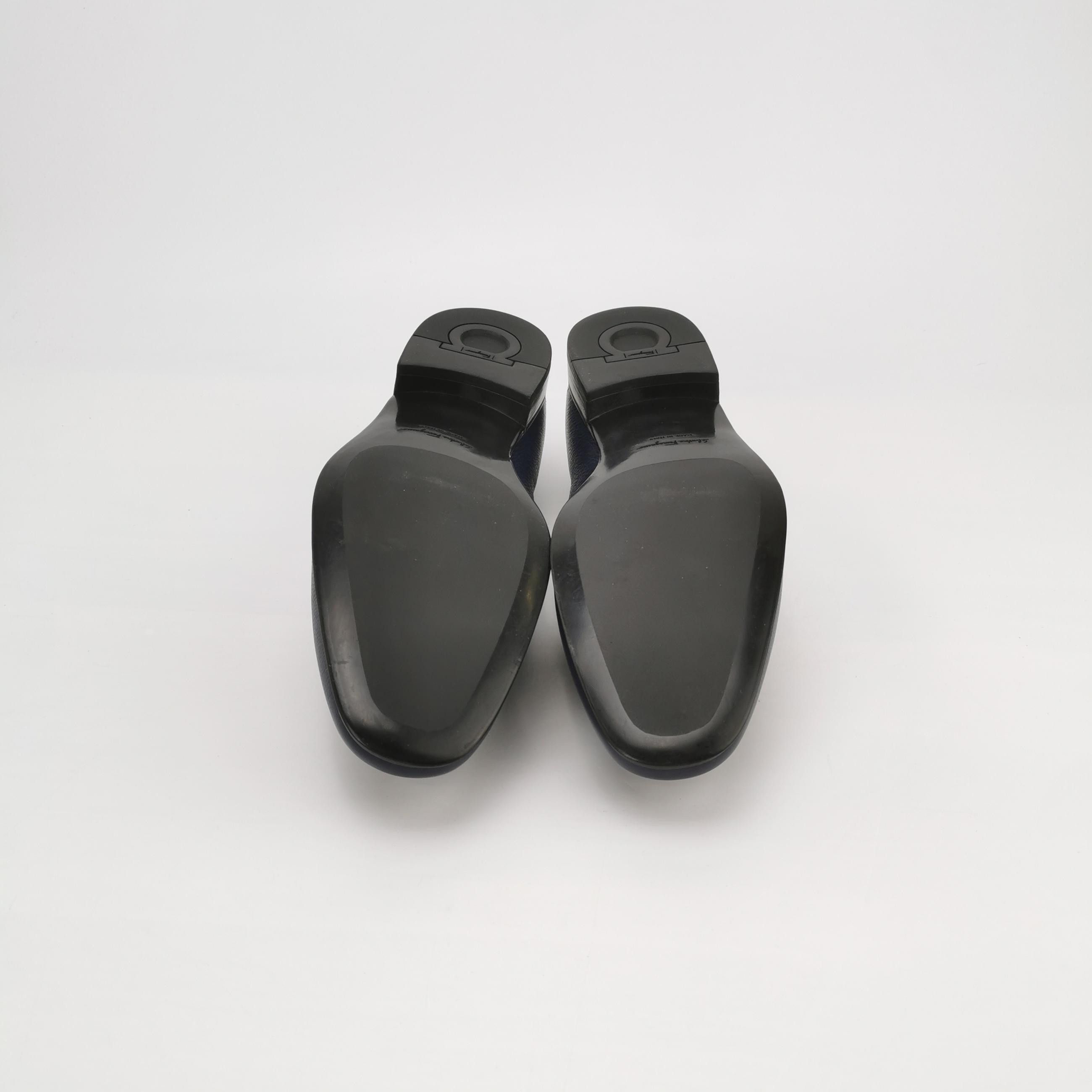 Salvatore Ferragamo Salvatore Ferragamo Gancini Leather Loafers EU 41.5 Size US 8 / EU 41 - 6 Thumbnail