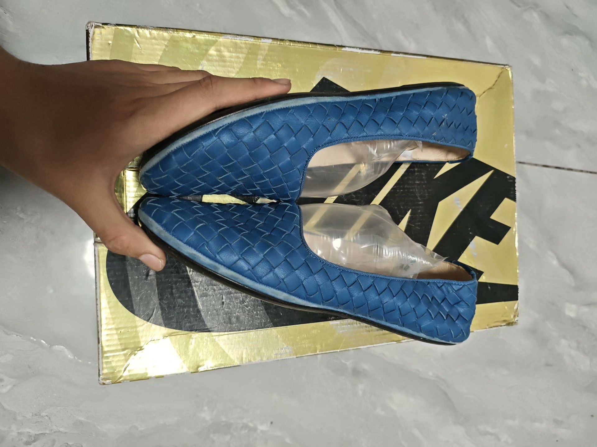 Bottega Veneta Bottega Veneta Casual Blue Lowtop Sneakers us_8 Women Size US 8 / IT 38 - 3 Thumbnail