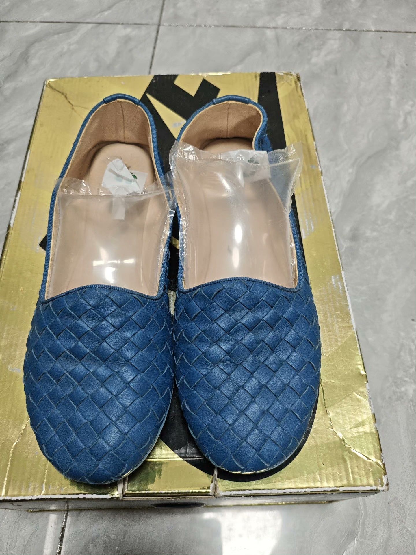 Bottega Veneta Bottega Veneta Casual Blue Lowtop Sneakers us_8 Women Size US 8 / IT 38 - 2 Thumbnail