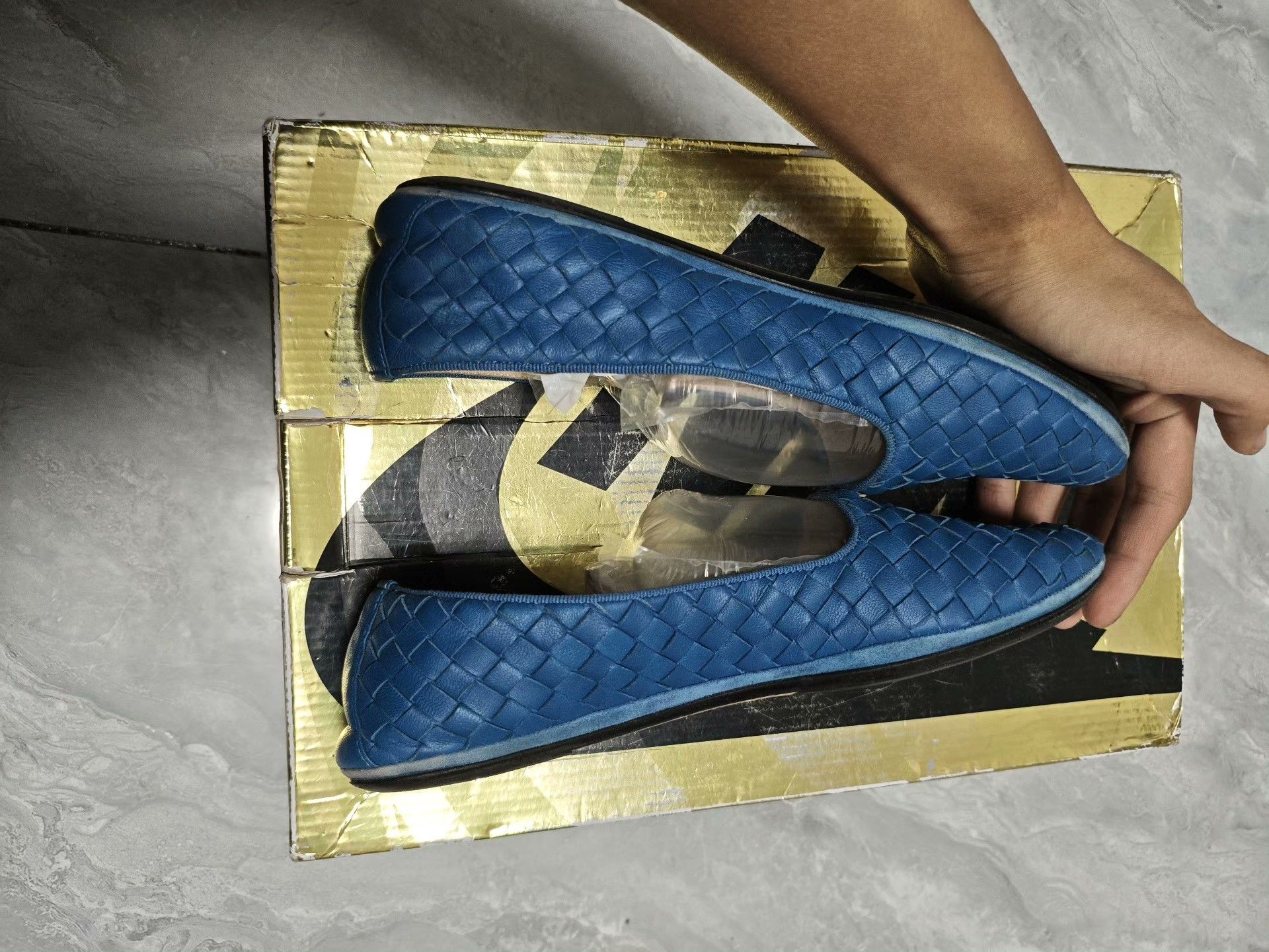 Bottega Veneta Bottega Veneta Casual Blue Lowtop Sneakers us_8 Women Size US 8 / IT 38 - 4 Thumbnail
