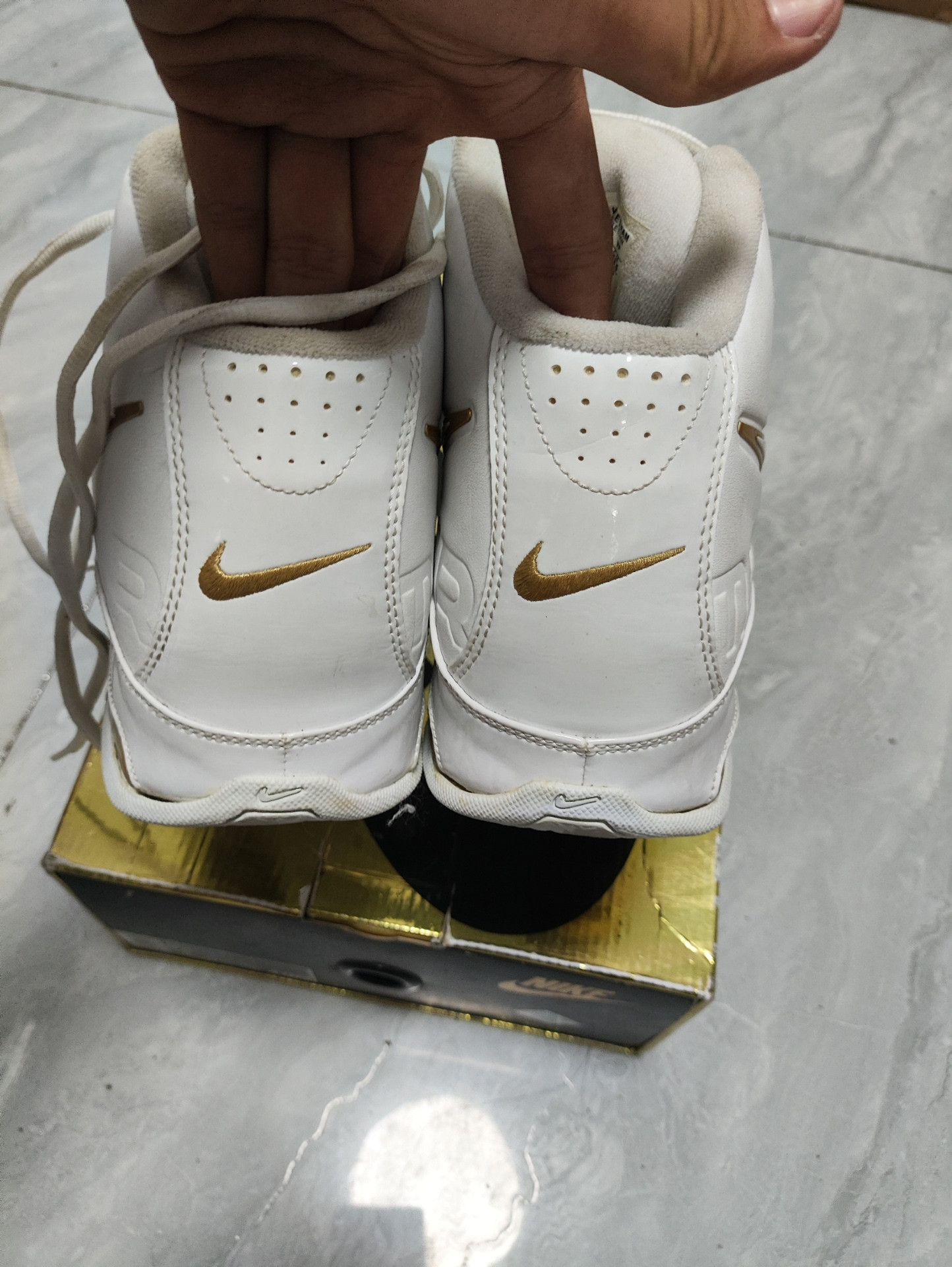 Nike Nike White Lowtop Sneakers 11.5 Men Size US 11.5 / EU 44-45 - 6 Thumbnail