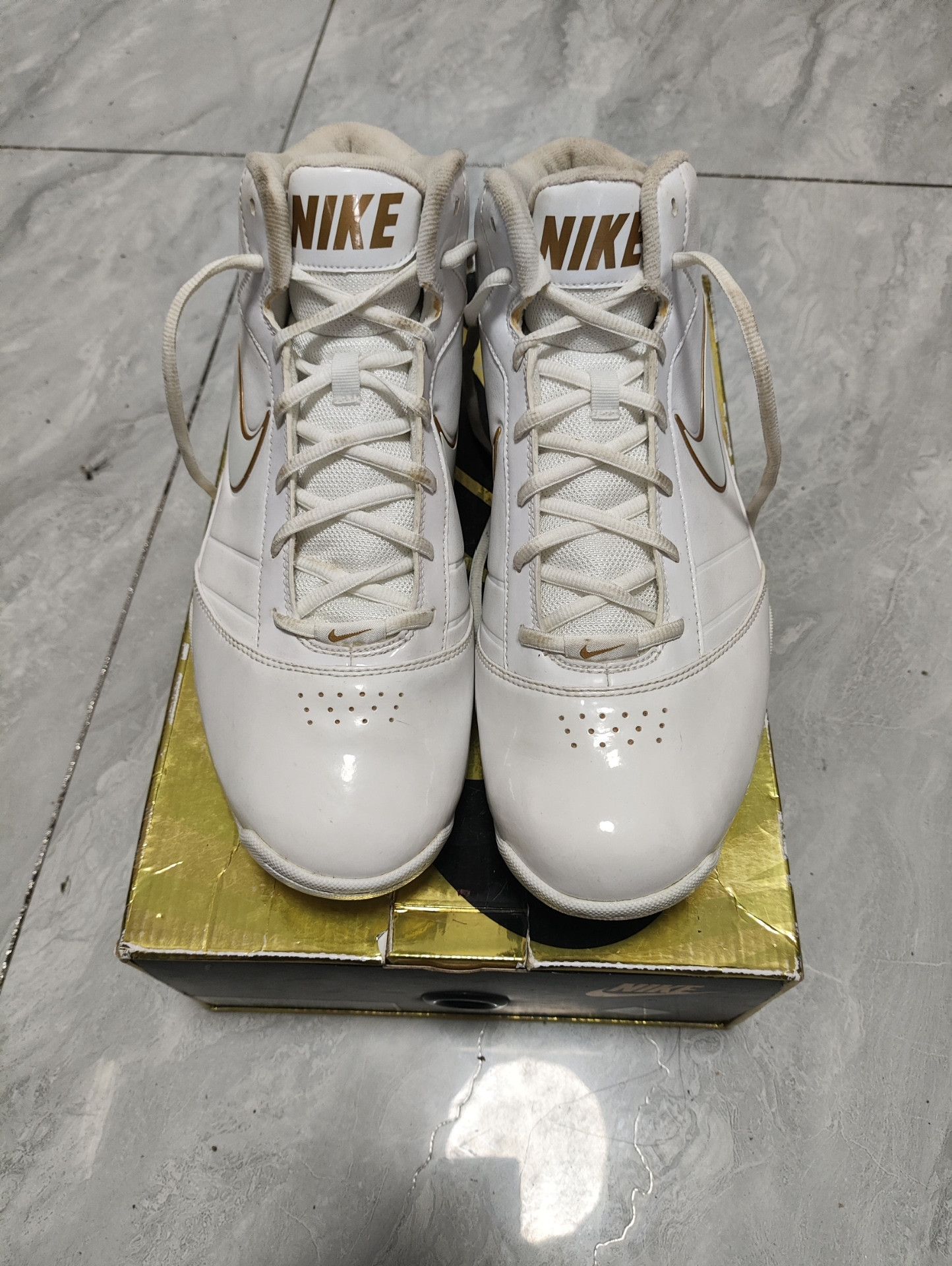 Nike Nike White Lowtop Sneakers 11.5 Men Size US 11.5 / EU 44-45 - 2 Thumbnail