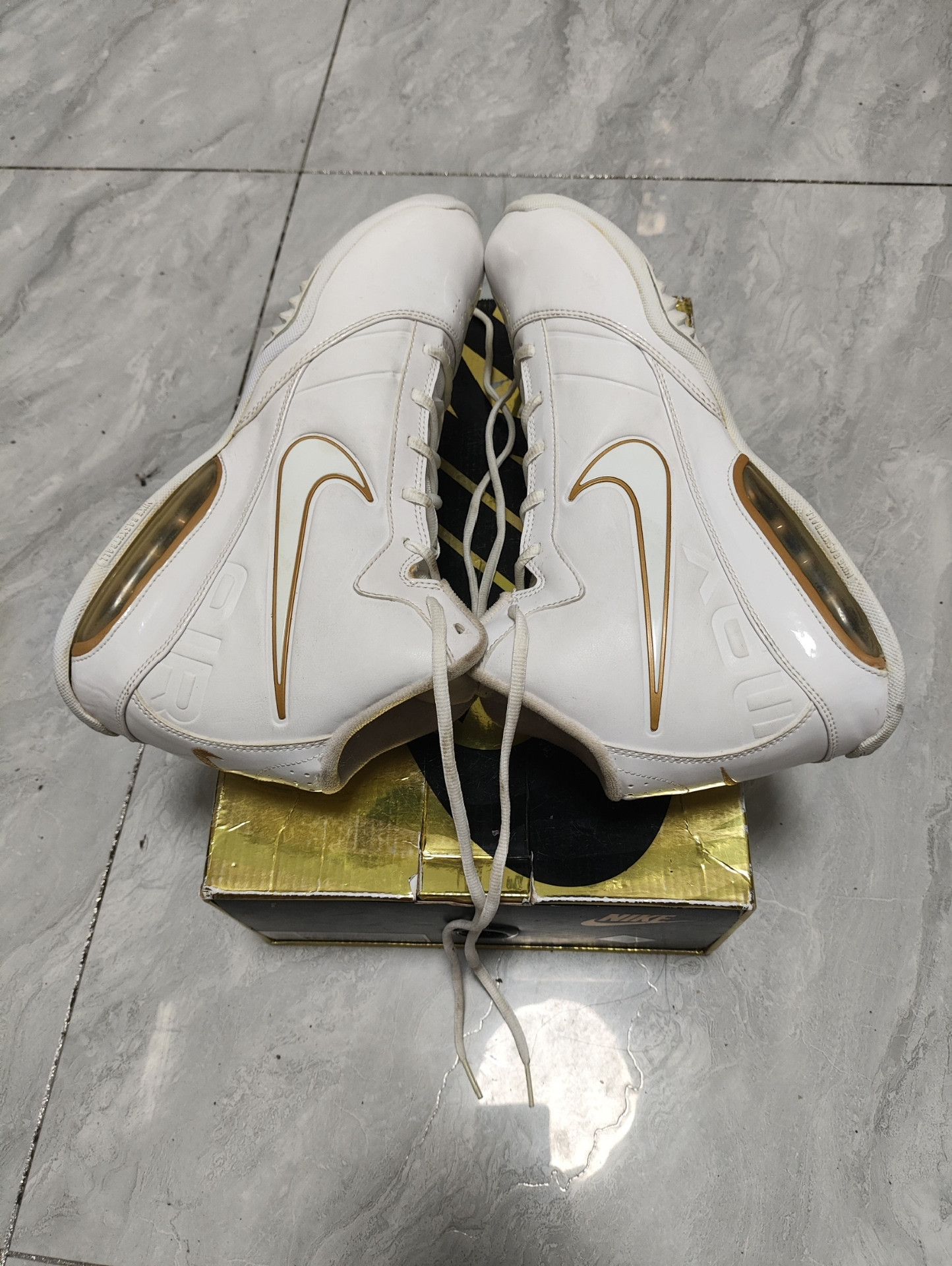 Nike Nike White Lowtop Sneakers 11.5 Men Size US 11.5 / EU 44-45 - 4 Thumbnail