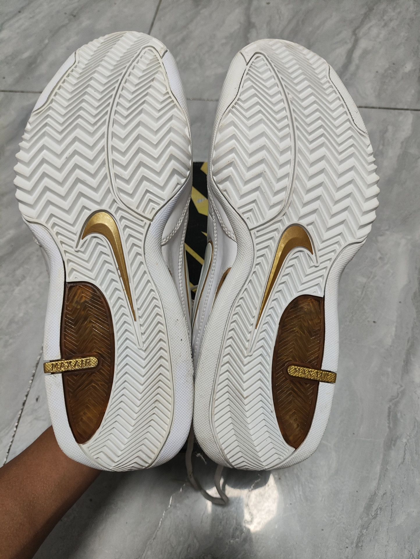 Nike Nike White Lowtop Sneakers 11.5 Men Size US 11.5 / EU 44-45 - 5 Thumbnail