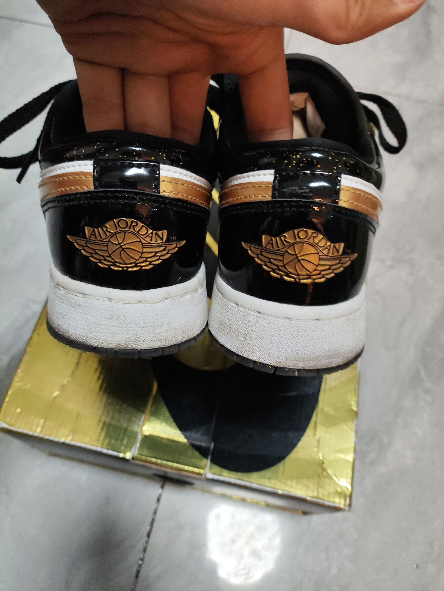Jordan Brand Jordan Brand Black Lowtop Sneakers 5.5 Men Size US 5.5 / EU 38 - 8 Thumbnail