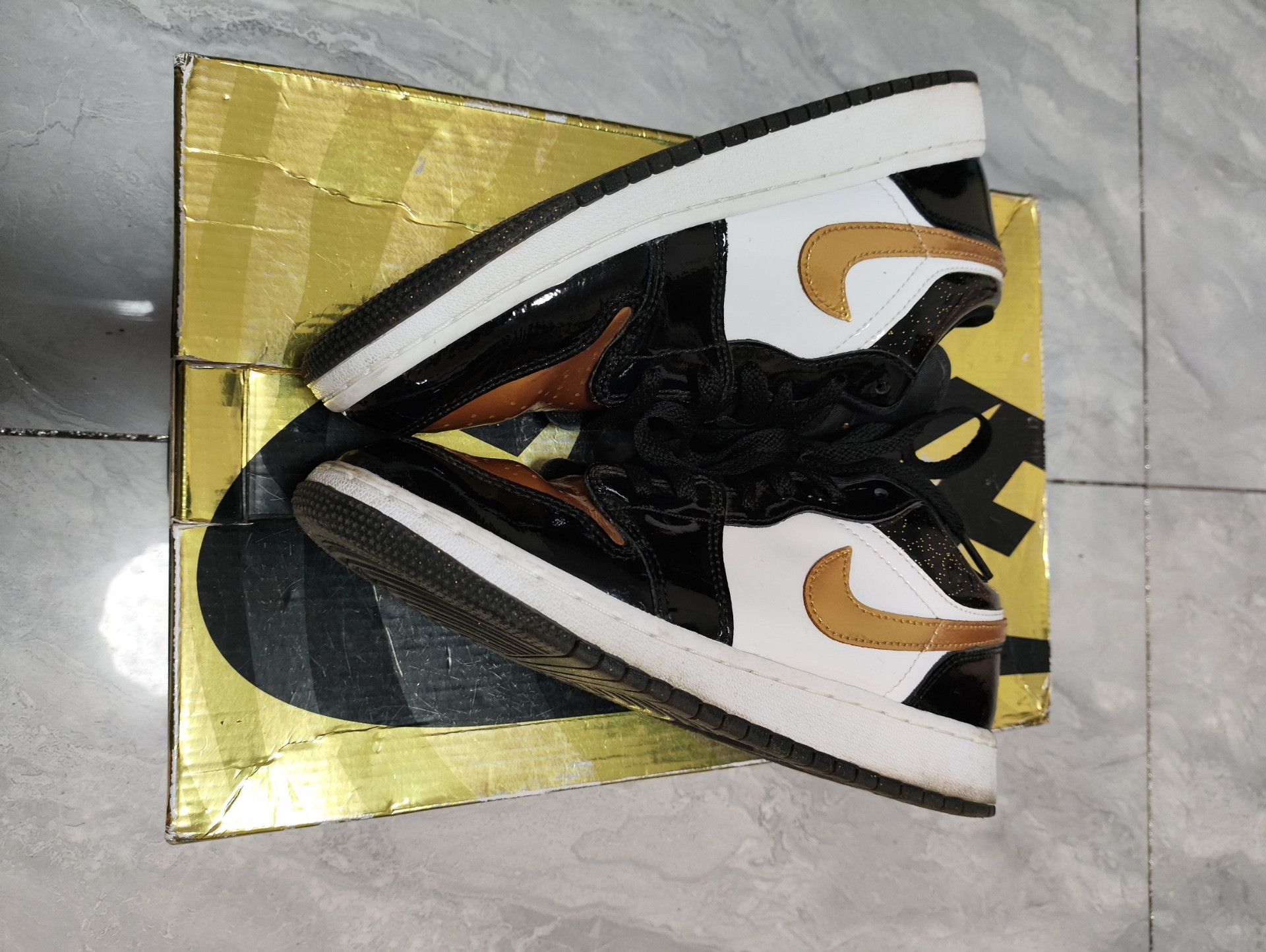 Jordan Brand Jordan Brand Black Lowtop Sneakers 5.5 Men Size US 5.5 / EU 38 - 4 Thumbnail