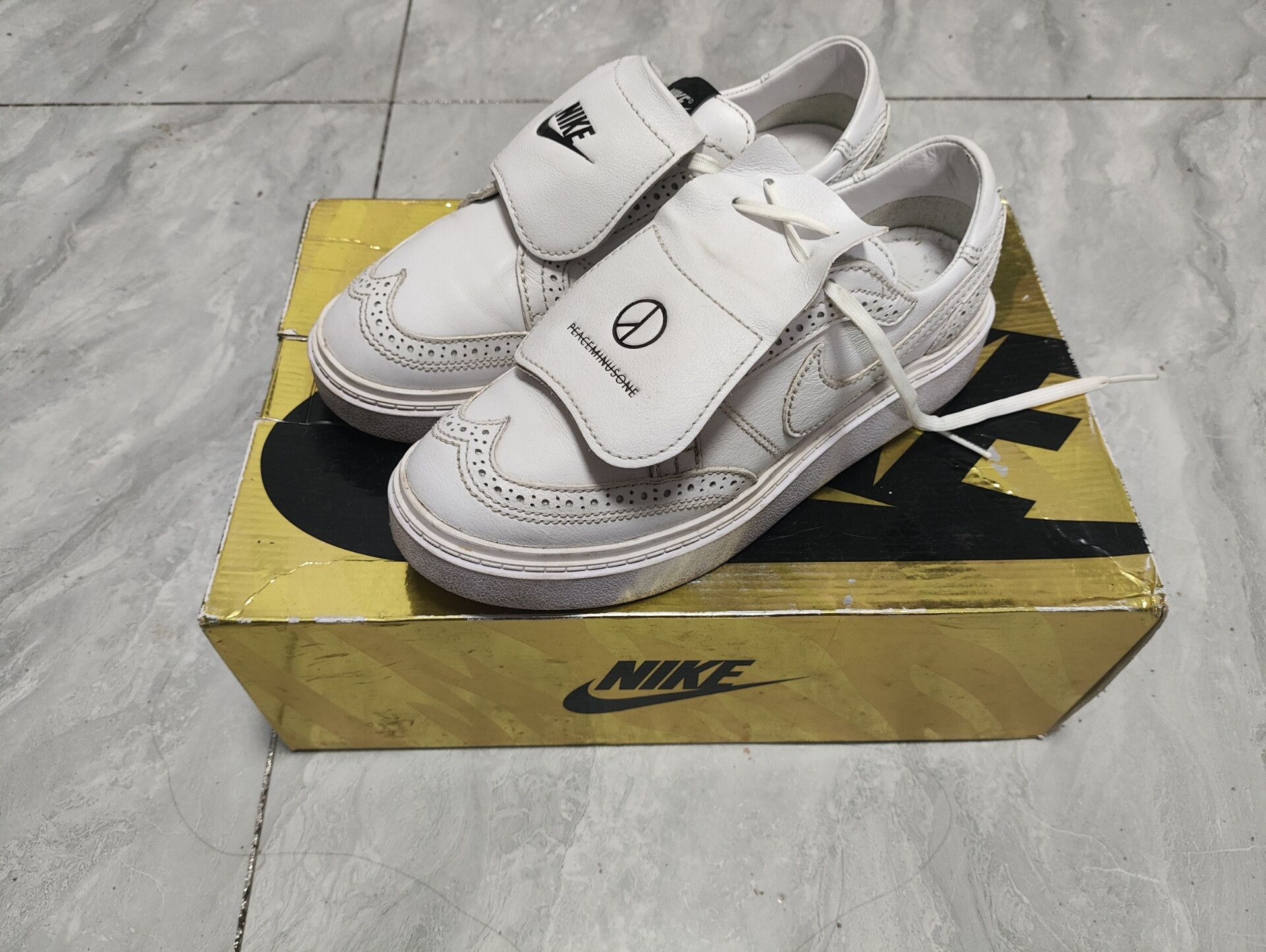 Nike Nike White Lowtop Sneakers 5.5 Men Size US 5.5 / EU 38 - 2 Thumbnail