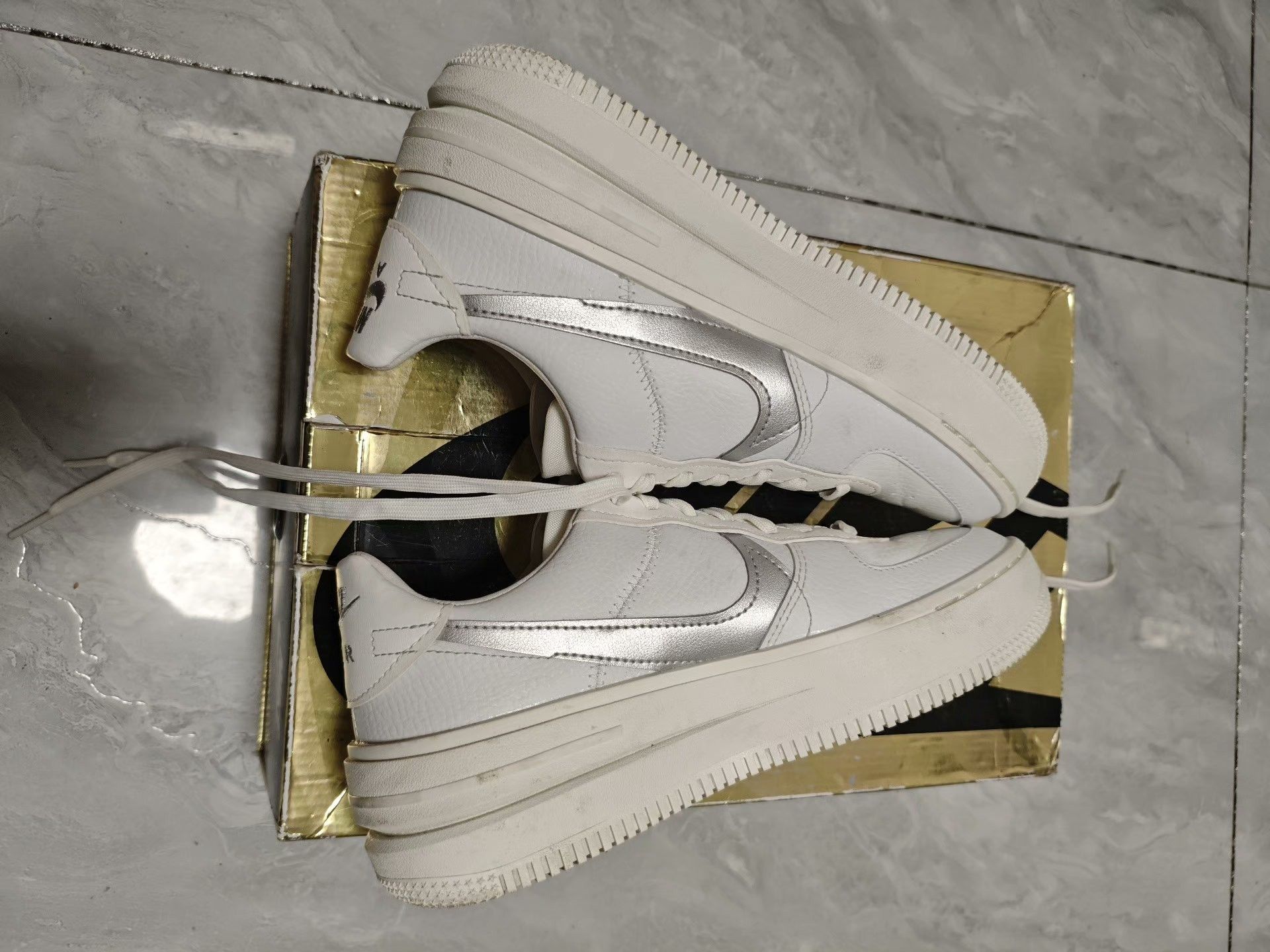 Nike Nike White Lowtop Sneakers us_8 Women Size US 8 / IT 38 - 4 Thumbnail
