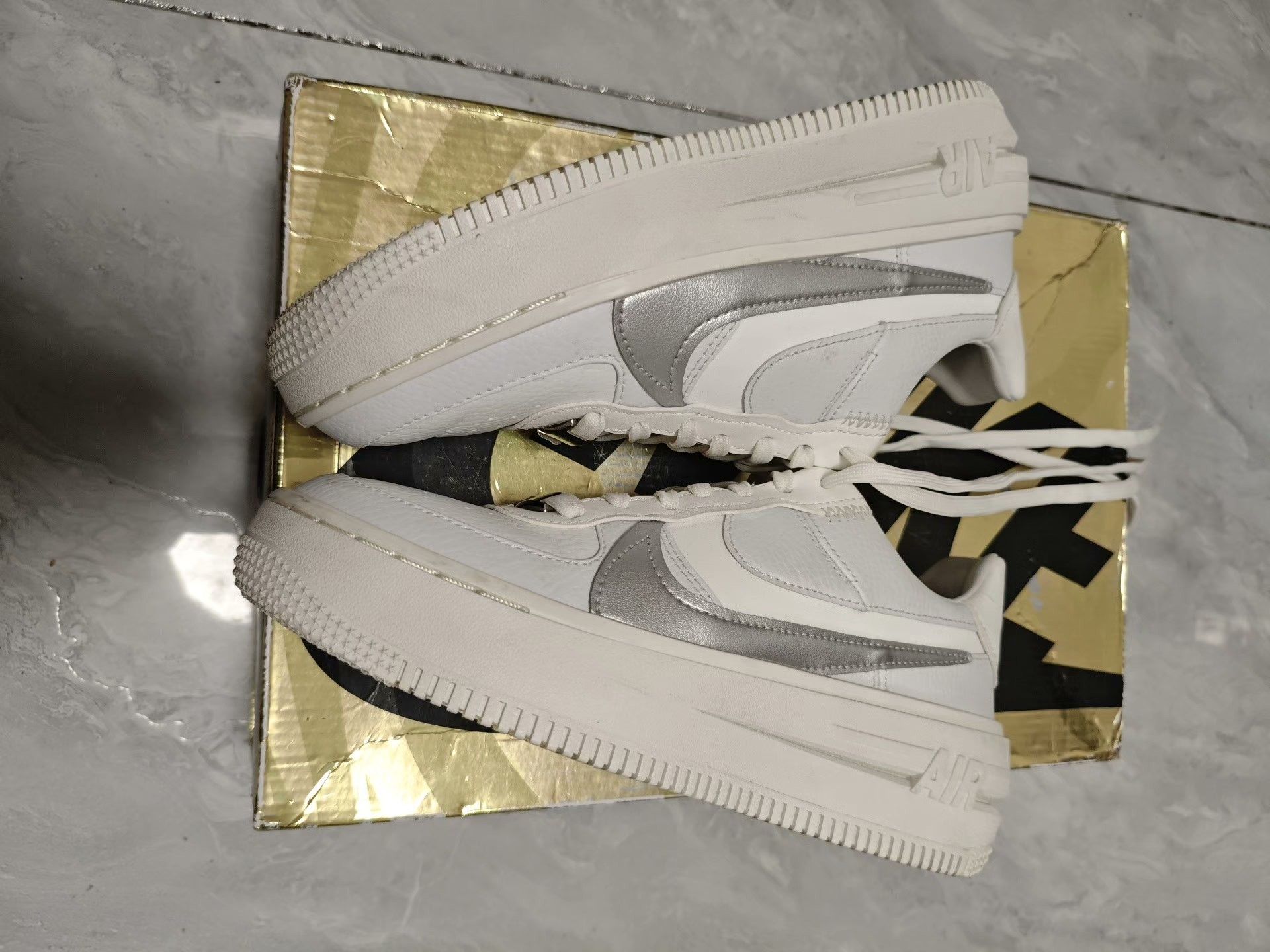 Nike Nike White Lowtop Sneakers us_8 Women Size US 8 / IT 38 - 3 Thumbnail