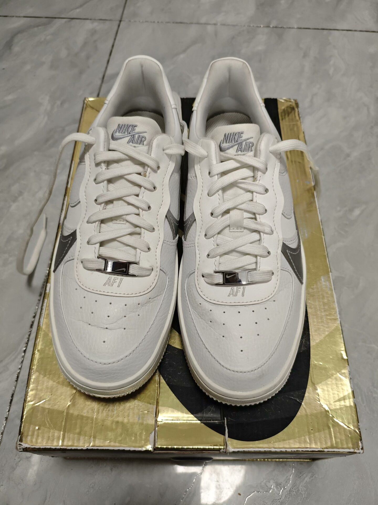 Nike Nike White Lowtop Sneakers us_8 Women Size US 8 / IT 38 - 2 Thumbnail