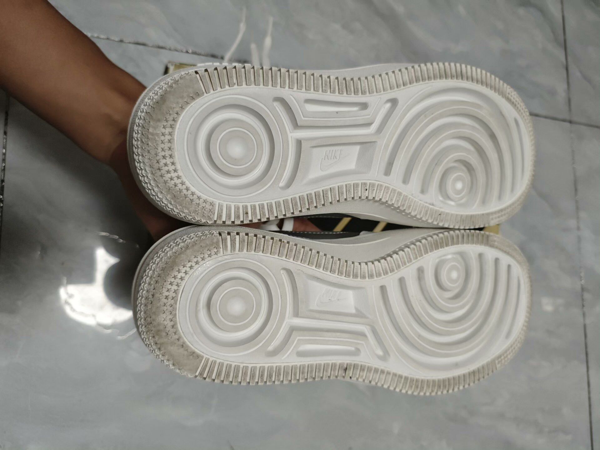 Nike Nike White Lowtop Sneakers us_8 Women Size US 8 / IT 38 - 6 Thumbnail