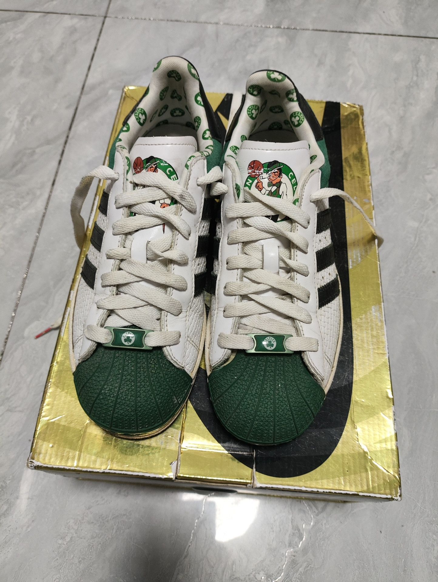 Adidas Adidas Limited Green Lowtop Sneakers 10 Men Size US 10 / EU 43 - 2 Thumbnail
