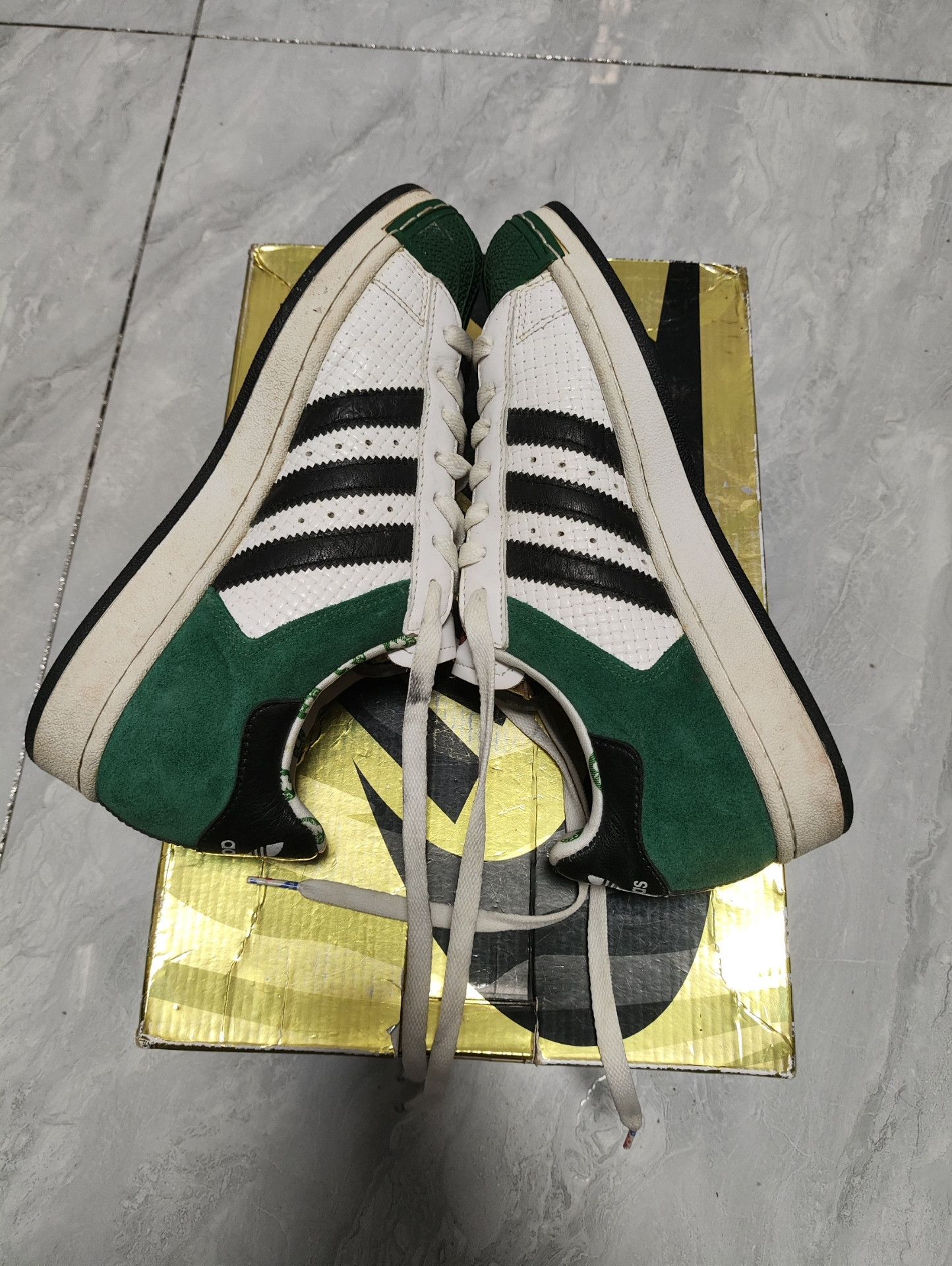 Adidas Adidas Limited Green Lowtop Sneakers 10 Men Size US 10 / EU 43 - 4 Thumbnail
