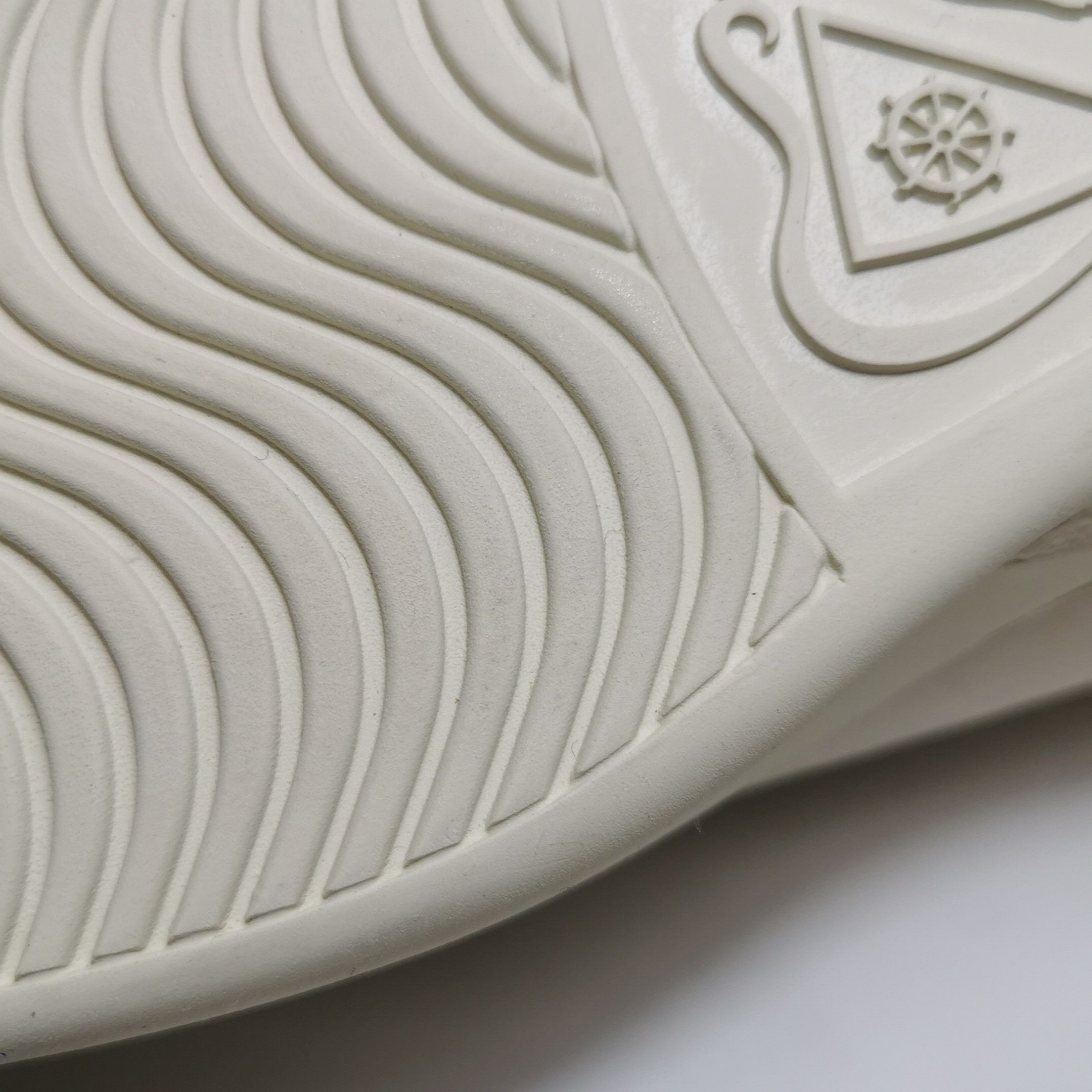 Gucci Gucci x Disney Mickey Mouse Ace Sneakers 40.5 Size US 7 / EU 40 - 8 Thumbnail