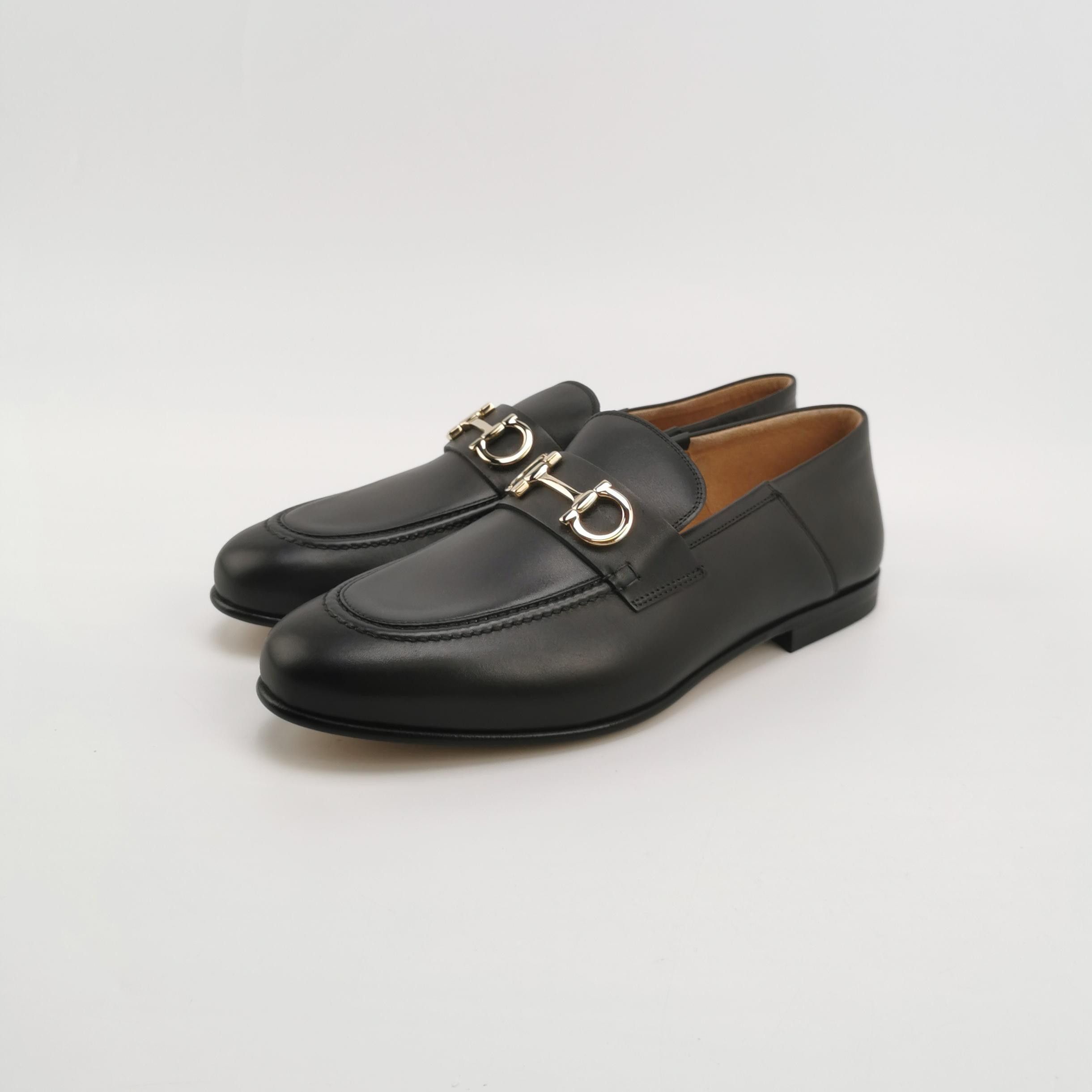 Salvatore Ferragamo Salvatore Ferragamo Gancini Buckle Leather Loafers 42 Size US 9 / EU 42 - 3 Thumbnail