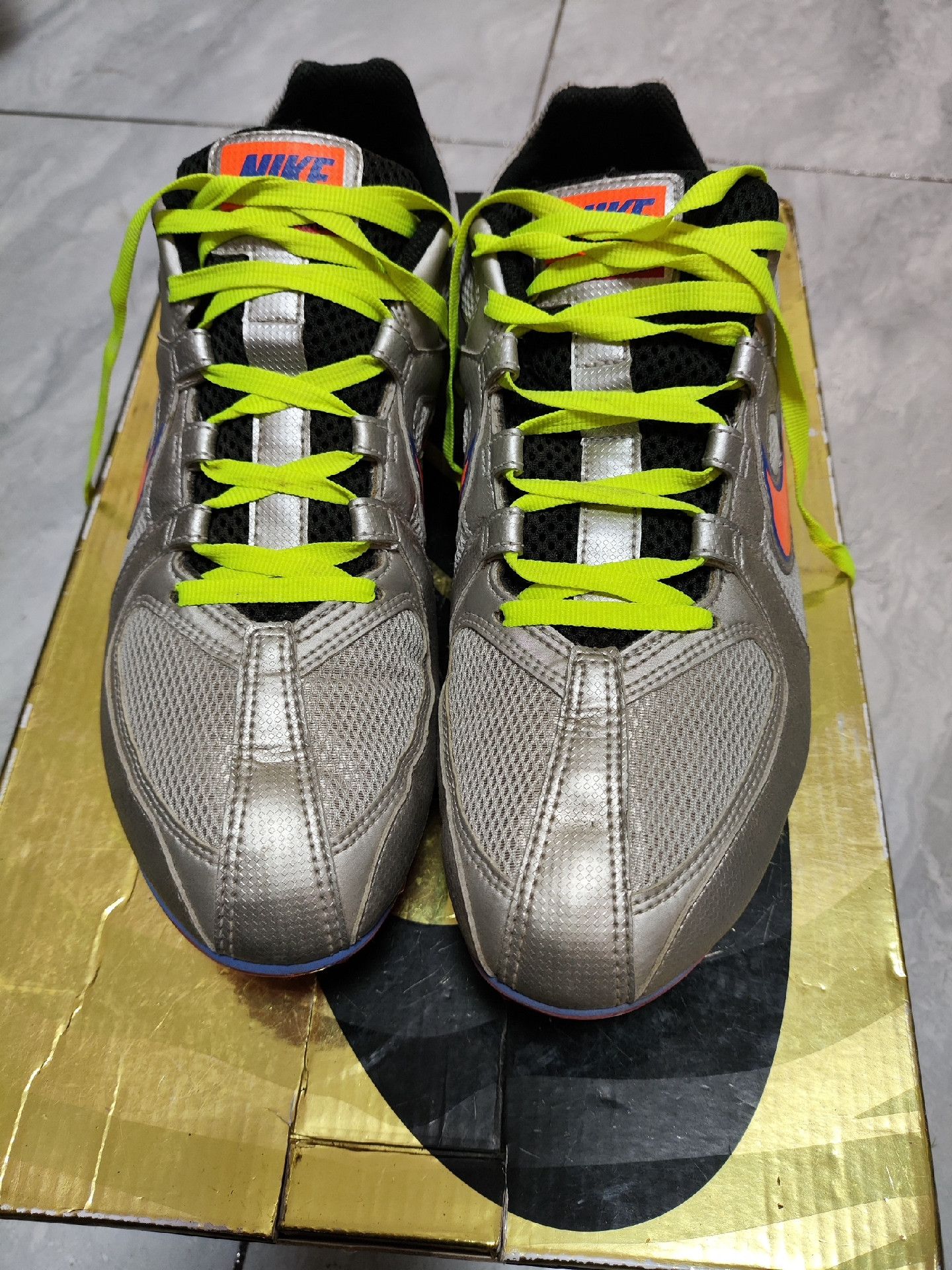 Nike Nike Glow Green Lowtop Sneakers 9 Men Size US 9 / EU 42 - 2 Thumbnail