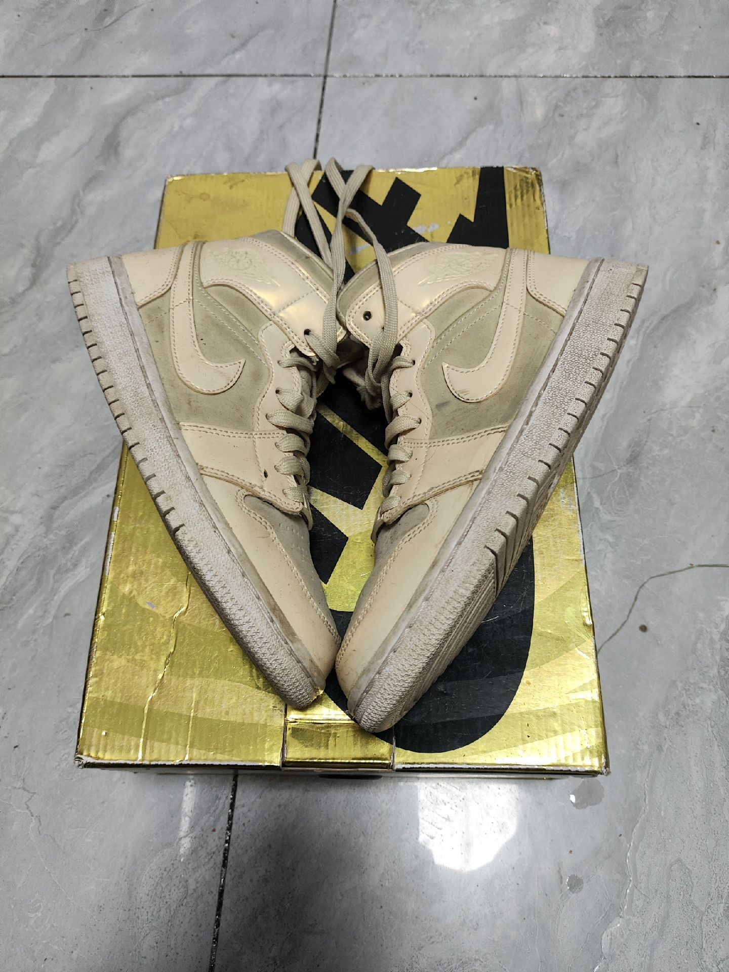 Jordan Brand Jordan Brand Yellow Lowtop Sneakers us_7-5 Women Size US 7.5 / IT 37.5 - 3 Thumbnail