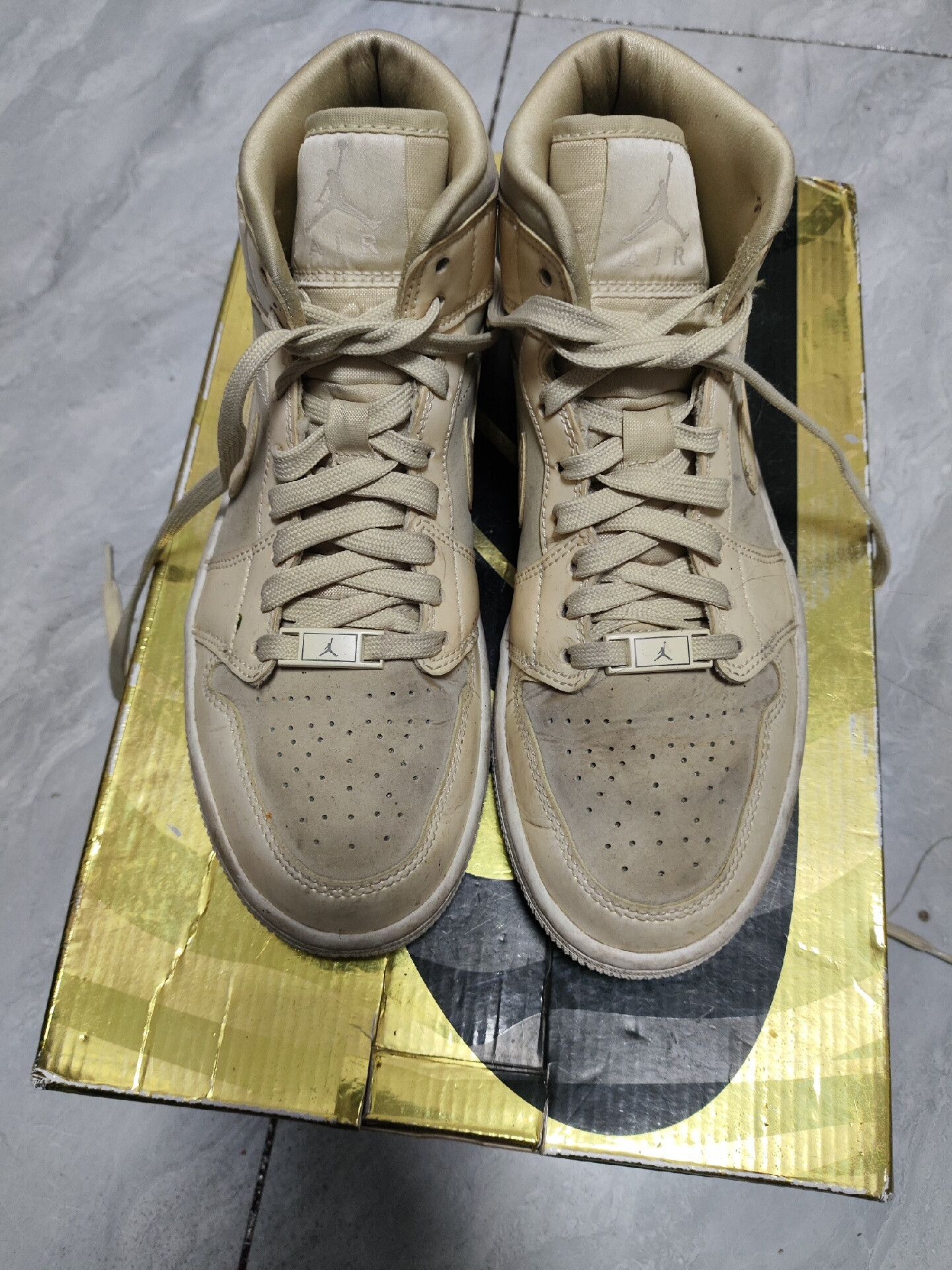 Jordan Brand Jordan Brand Yellow Lowtop Sneakers us_7-5 Women Size US 7.5 / IT 37.5 - 2 Thumbnail