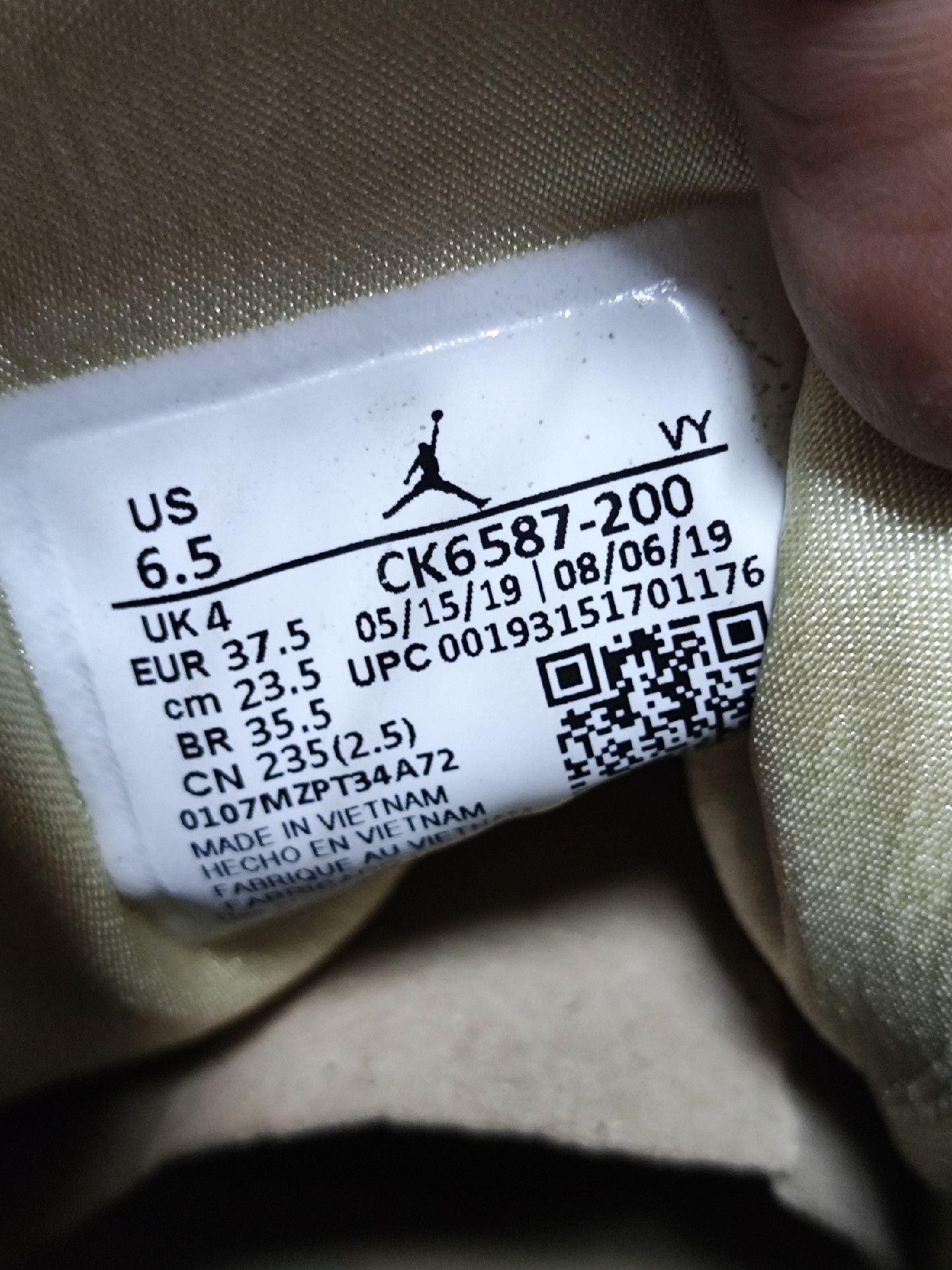 Jordan Brand Jordan Brand Yellow Lowtop Sneakers us_7-5 Women Size US 7.5 / IT 37.5 - 8 Thumbnail