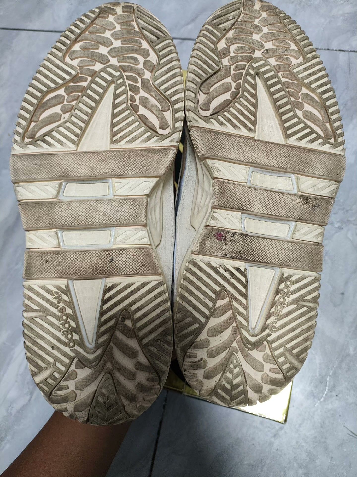 Adidas Adidas Beige Lowtop Sneakers us_7-5 Women Size US 7.5 / IT 37.5 - 5 Thumbnail