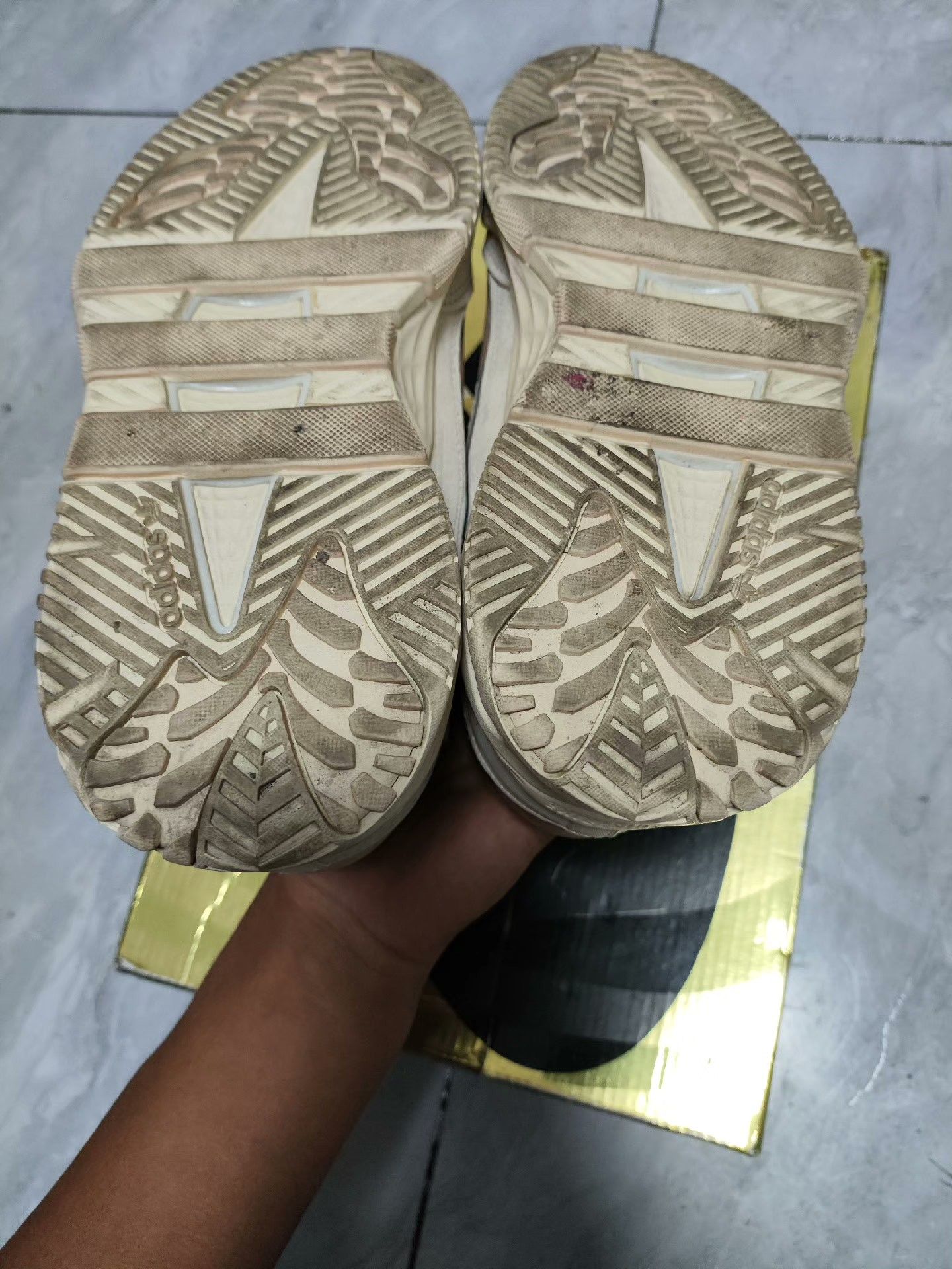 Adidas Adidas Beige Lowtop Sneakers us_7-5 Women Size US 7.5 / IT 37.5 - 6 Thumbnail