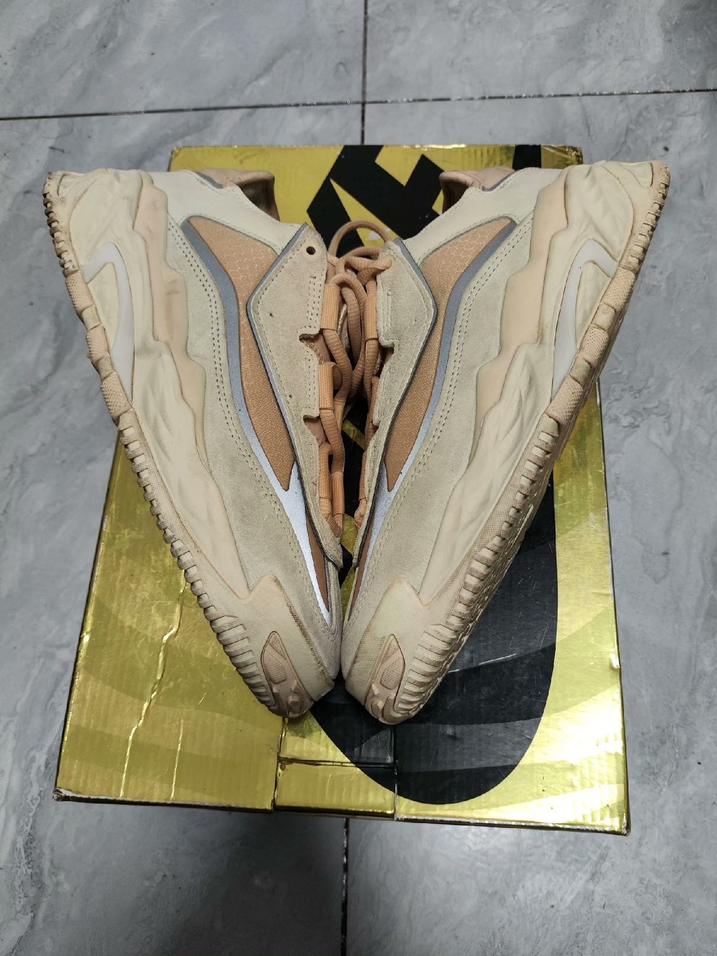 Adidas Adidas Beige Lowtop Sneakers us_7-5 Women Size US 7.5 / IT 37.5 - 3 Thumbnail