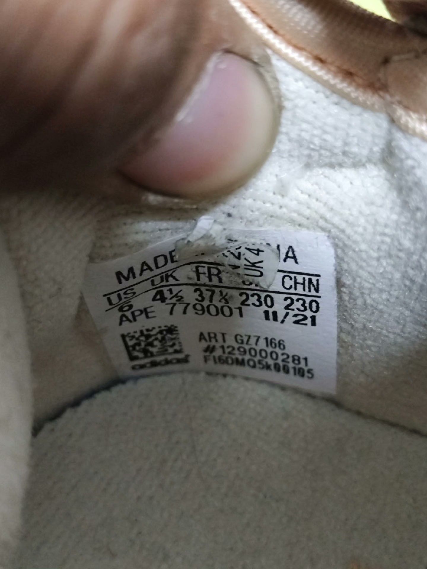 Adidas Adidas Beige Lowtop Sneakers us_7-5 Women Size US 7.5 / IT 37.5 - 8 Thumbnail