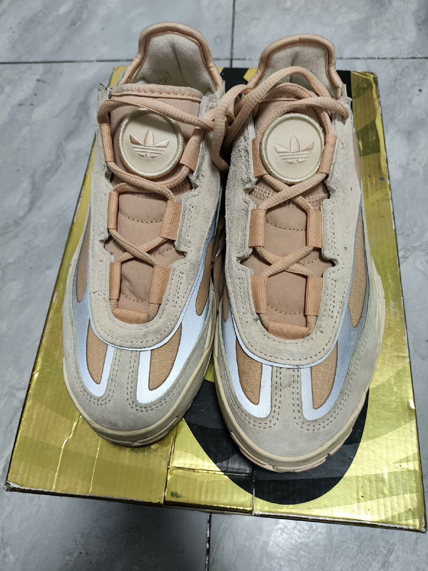 Adidas Adidas Beige Lowtop Sneakers us_7-5 Women Size US 7.5 / IT 37.5 - 2 Thumbnail
