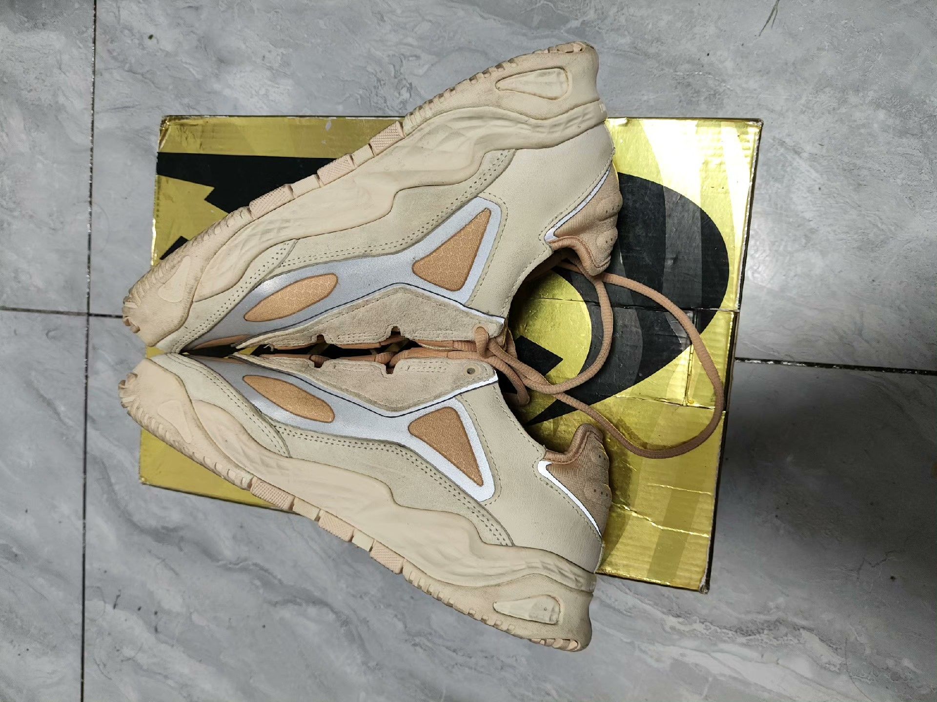 Adidas Adidas Beige Lowtop Sneakers us_7-5 Women Size US 7.5 / IT 37.5 - 4 Thumbnail