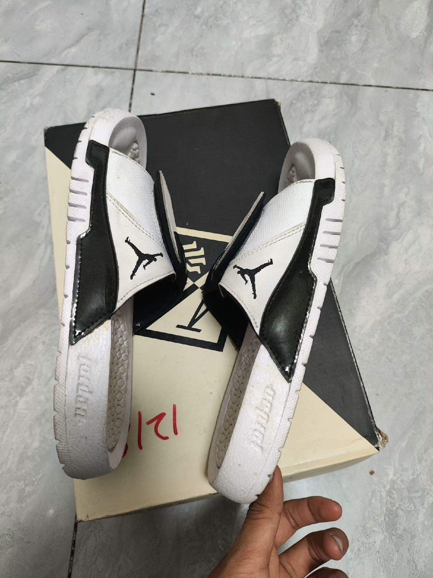 Jordan Brand Jordan Brand Lowtop Sneakers 5.5 Men Size US 5.5 / EU 38 - 4 Thumbnail