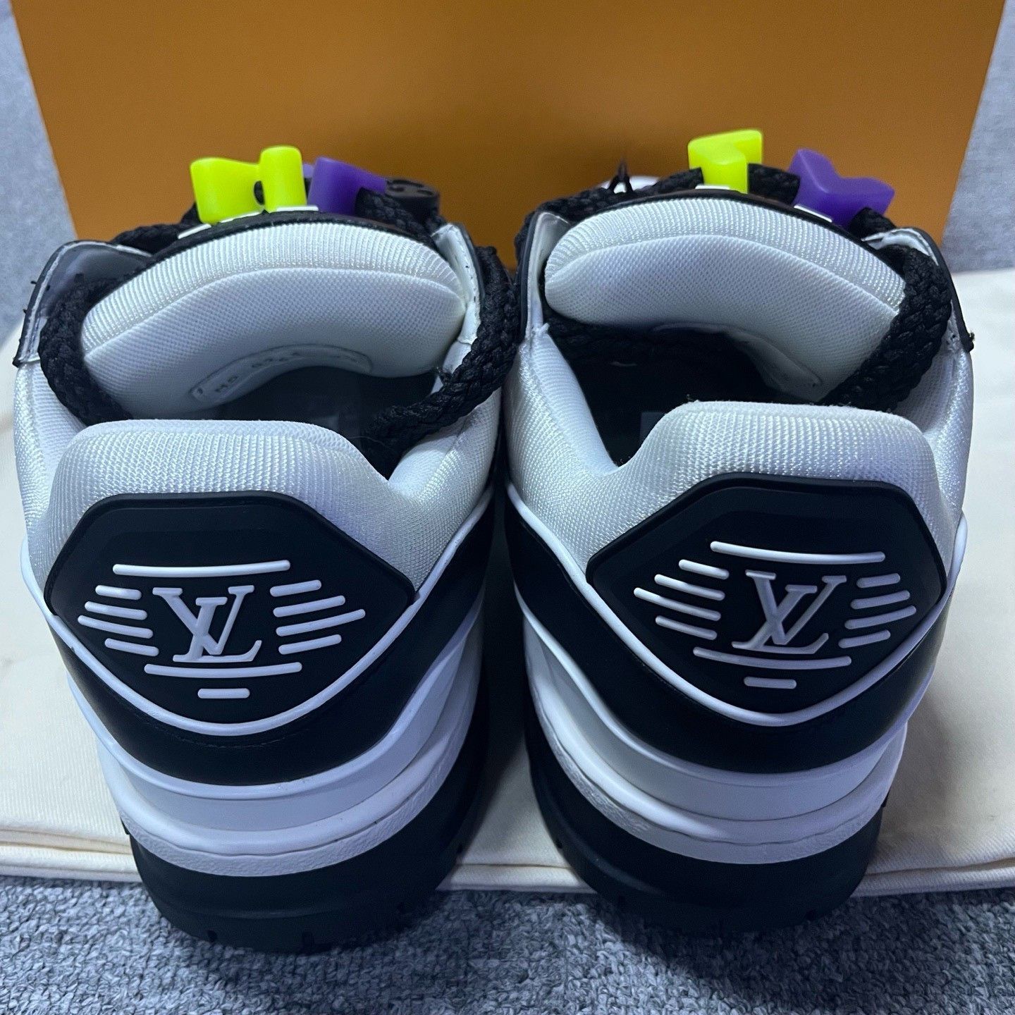 Louis Vuitton Louis Vuitton White Lowtop Sneakers 8.5 Men Size US 8.5 / EU 41-42 - 4 Thumbnail