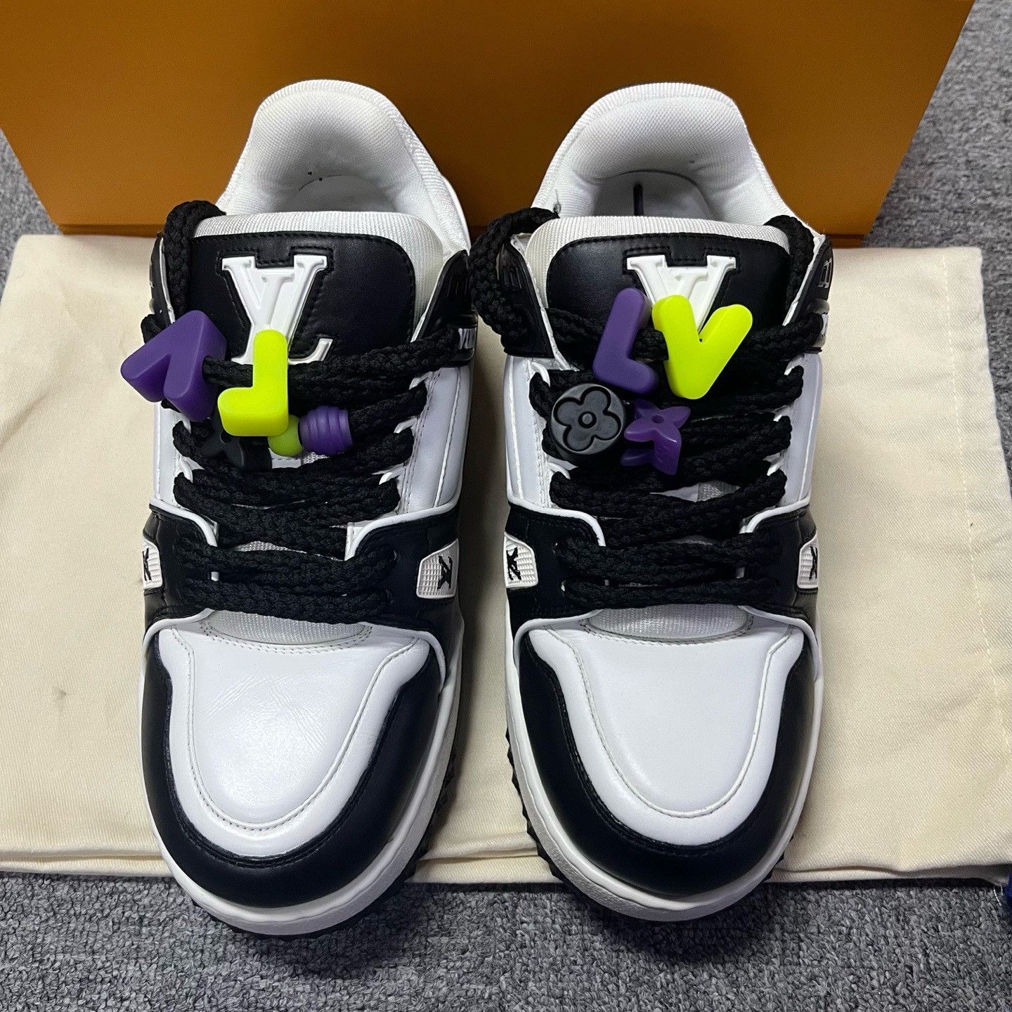 Louis Vuitton Louis Vuitton White Lowtop Sneakers 8.5 Men Size US 8.5 / EU 41-42 - 3 Thumbnail