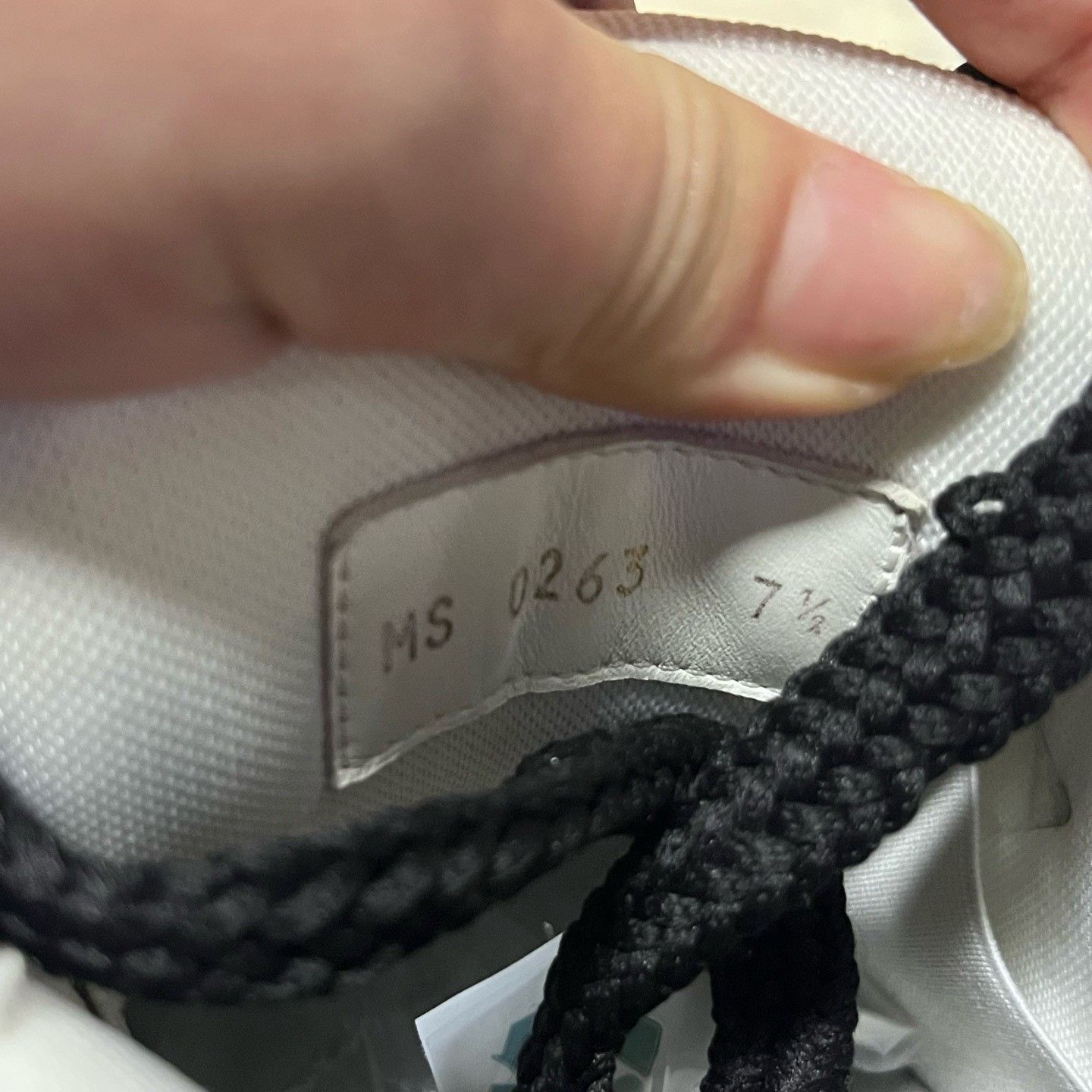 Louis Vuitton Louis Vuitton White Lowtop Sneakers 8.5 Men Size US 8.5 / EU 41-42 - 6 Thumbnail
