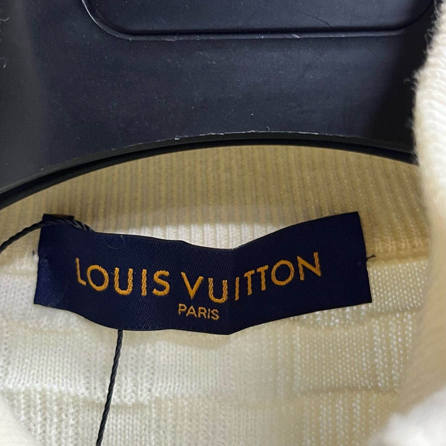 Louis Vuitton Louis Vuitton Checkered White Sweater l Men Size US L / EU 52-54 / 3 - 2 Thumbnail