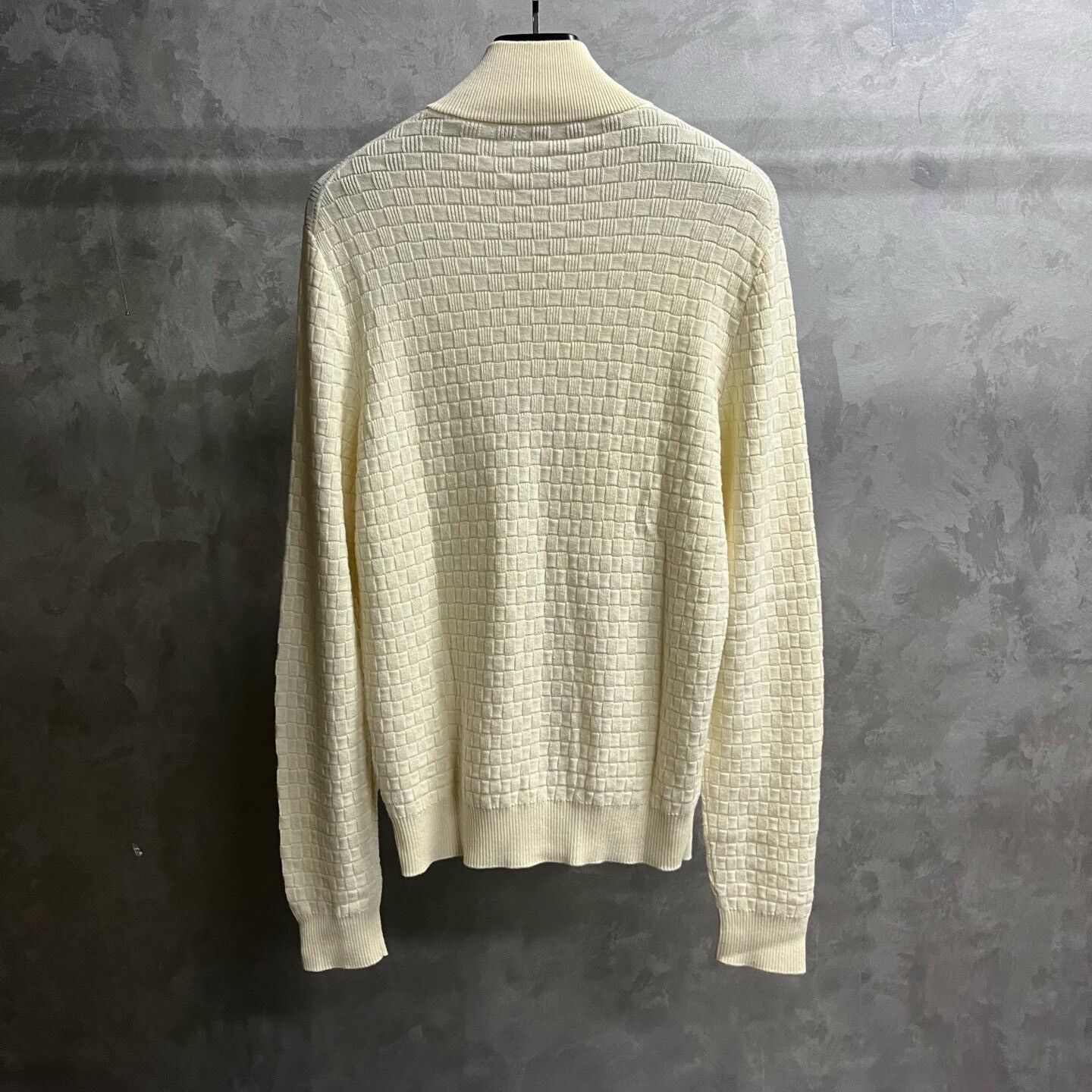 Louis Vuitton Louis Vuitton Checkered White Sweater l Men Size US L / EU 52-54 / 3 - 5 Thumbnail