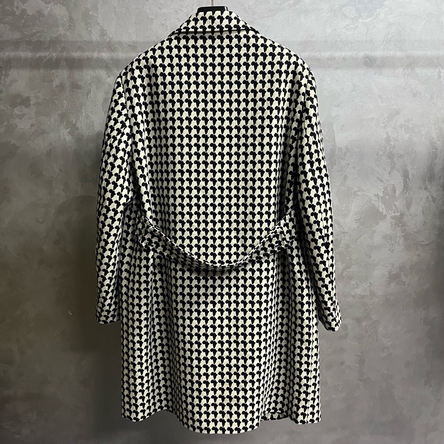 Louis Vuitton Louis Vuitton Plaid Black Heavy Coat l Men Size US L / EU 52-54 / 3 - 5 Thumbnail