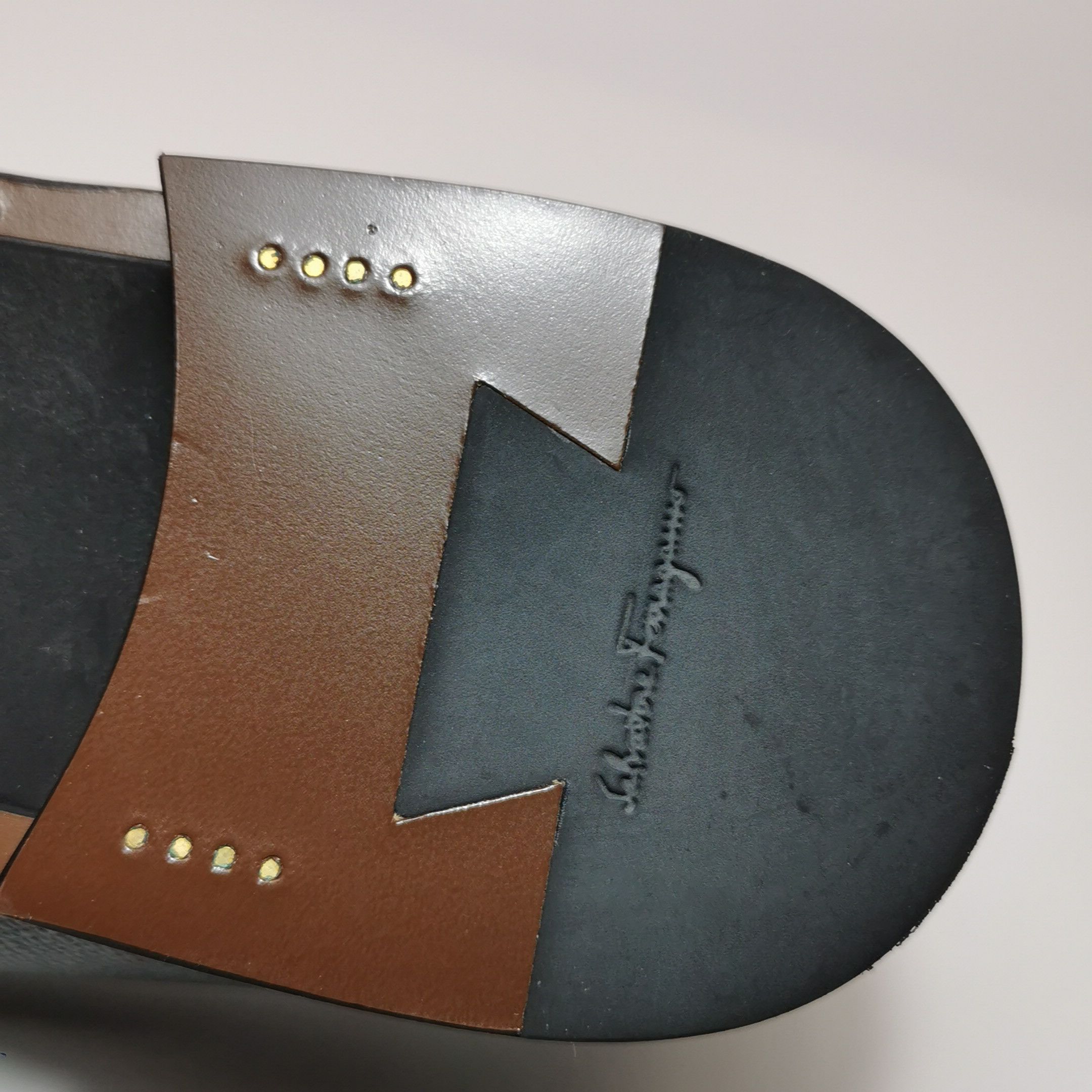 Salvatore Ferragamo Ferragamo Gancini Leather Crown Loafers 41.5 Size US 8 / EU 41 - 8 Thumbnail